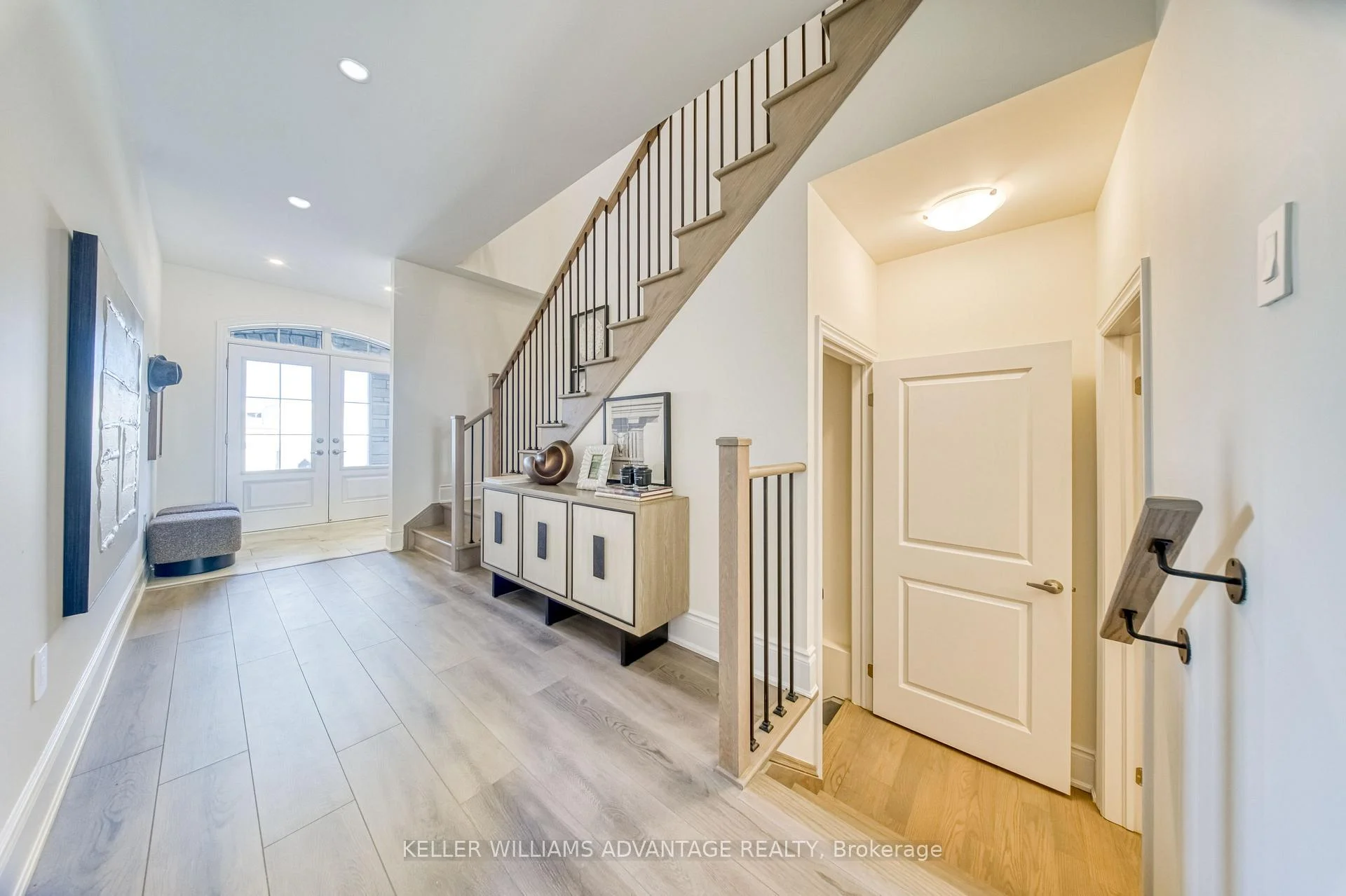 Photo 7 of Unit 10, 78 Gathering Lane, Richmond Hill, Rural Richmond Hill — HOMEH