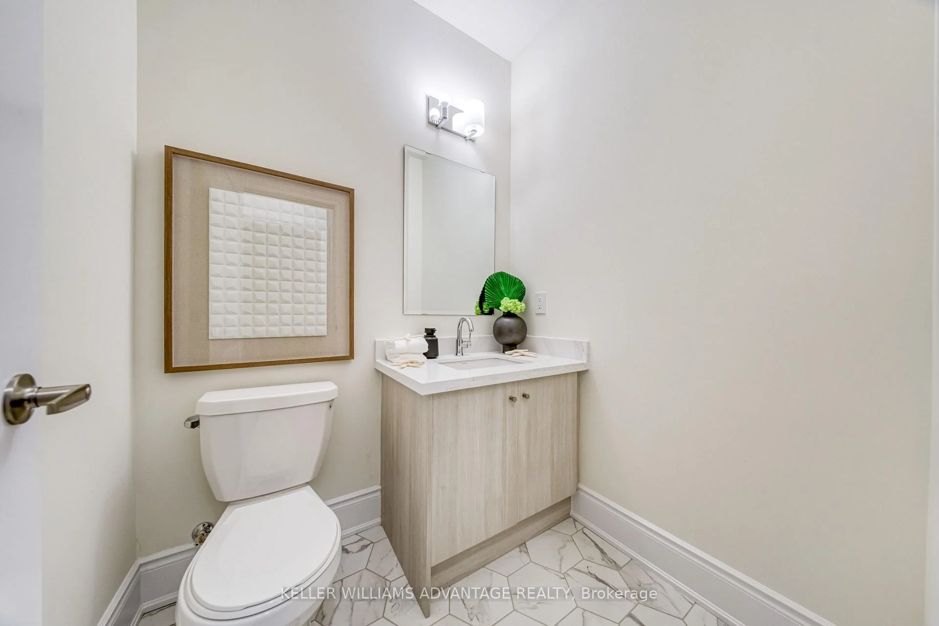 Photo 8 of Unit 10, 78 Gathering Lane, Richmond Hill, Rural Richmond Hill — HOMEH