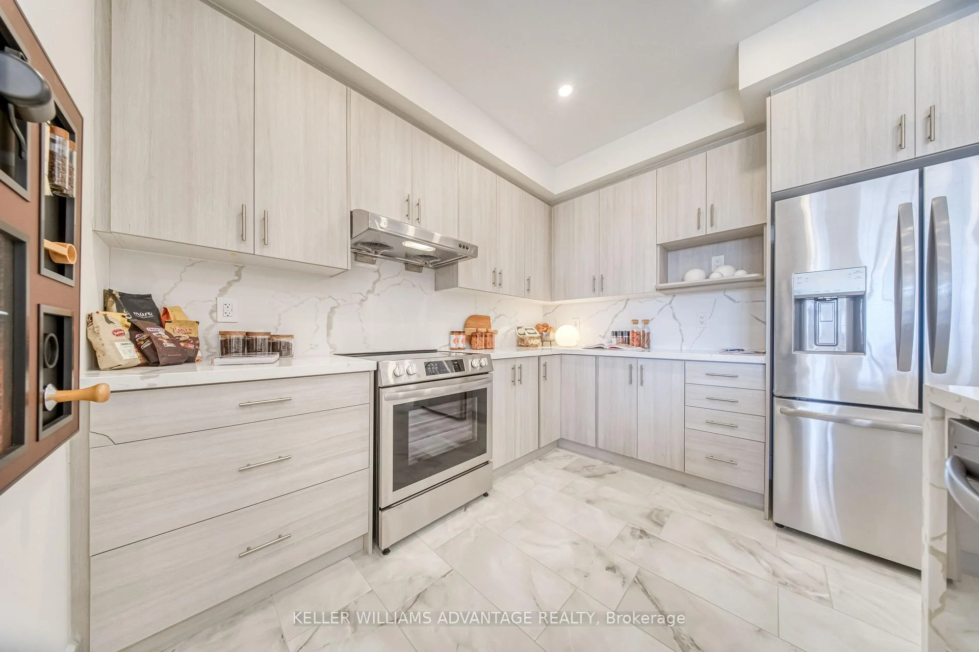 Photo 11 of Unit 10, 78 Gathering Lane, Richmond Hill, Rural Richmond Hill — HOMEH