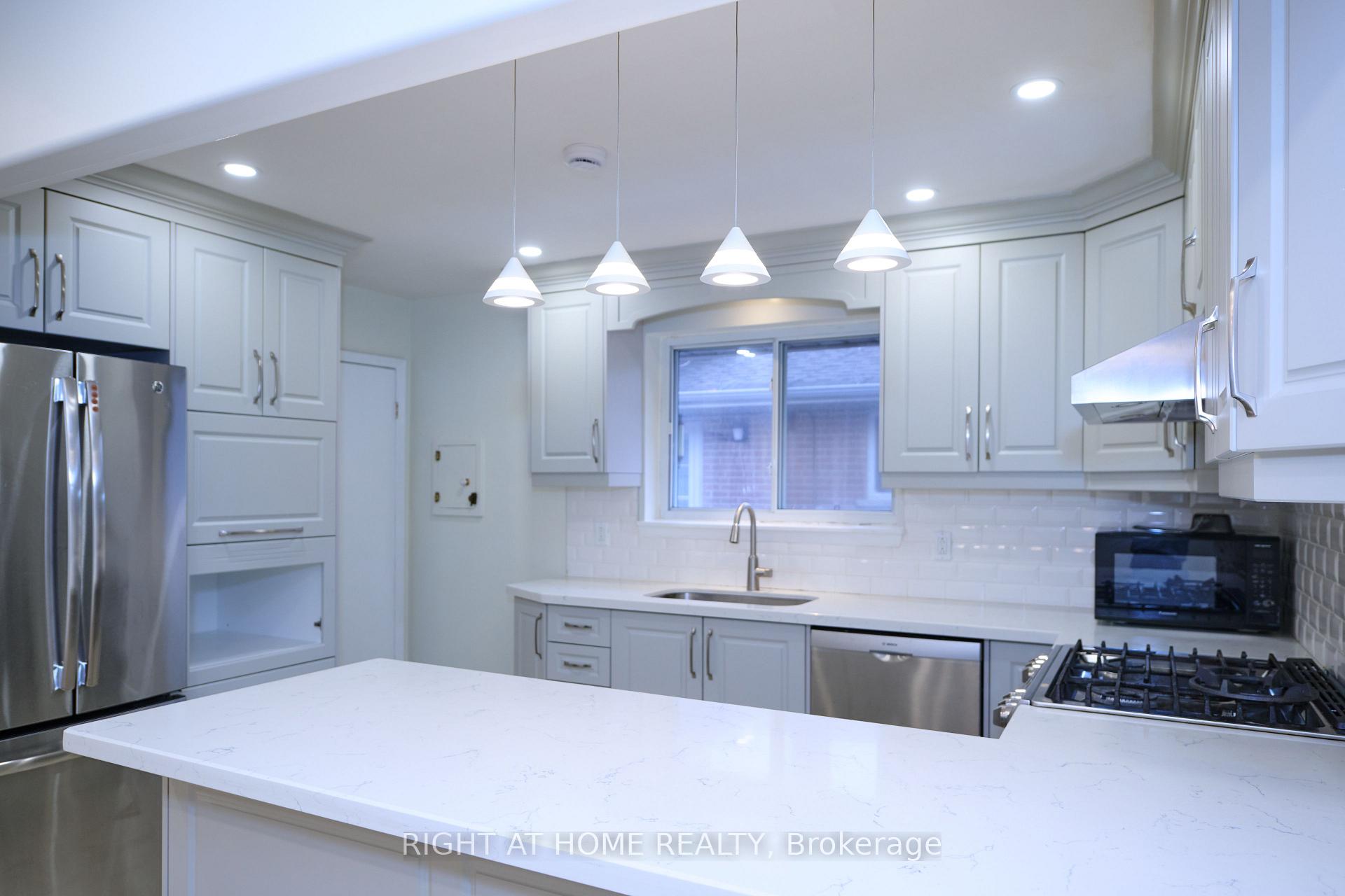 Photo 10 of 314 Dudley Avenue, North York, Willowdale East — HOMEH