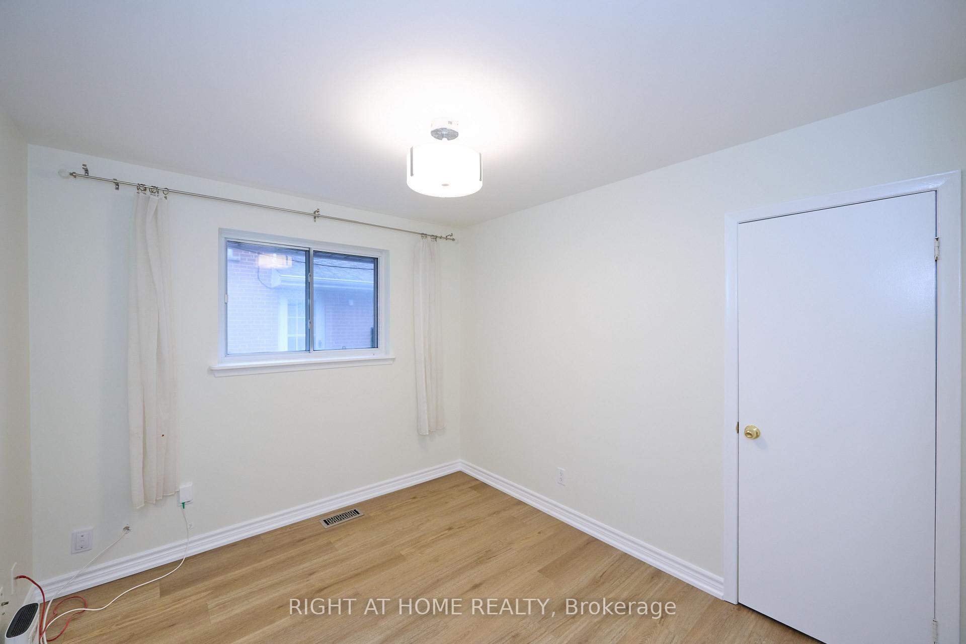 Photo 13 of 314 Dudley Avenue, North York, Willowdale East — HOMEH