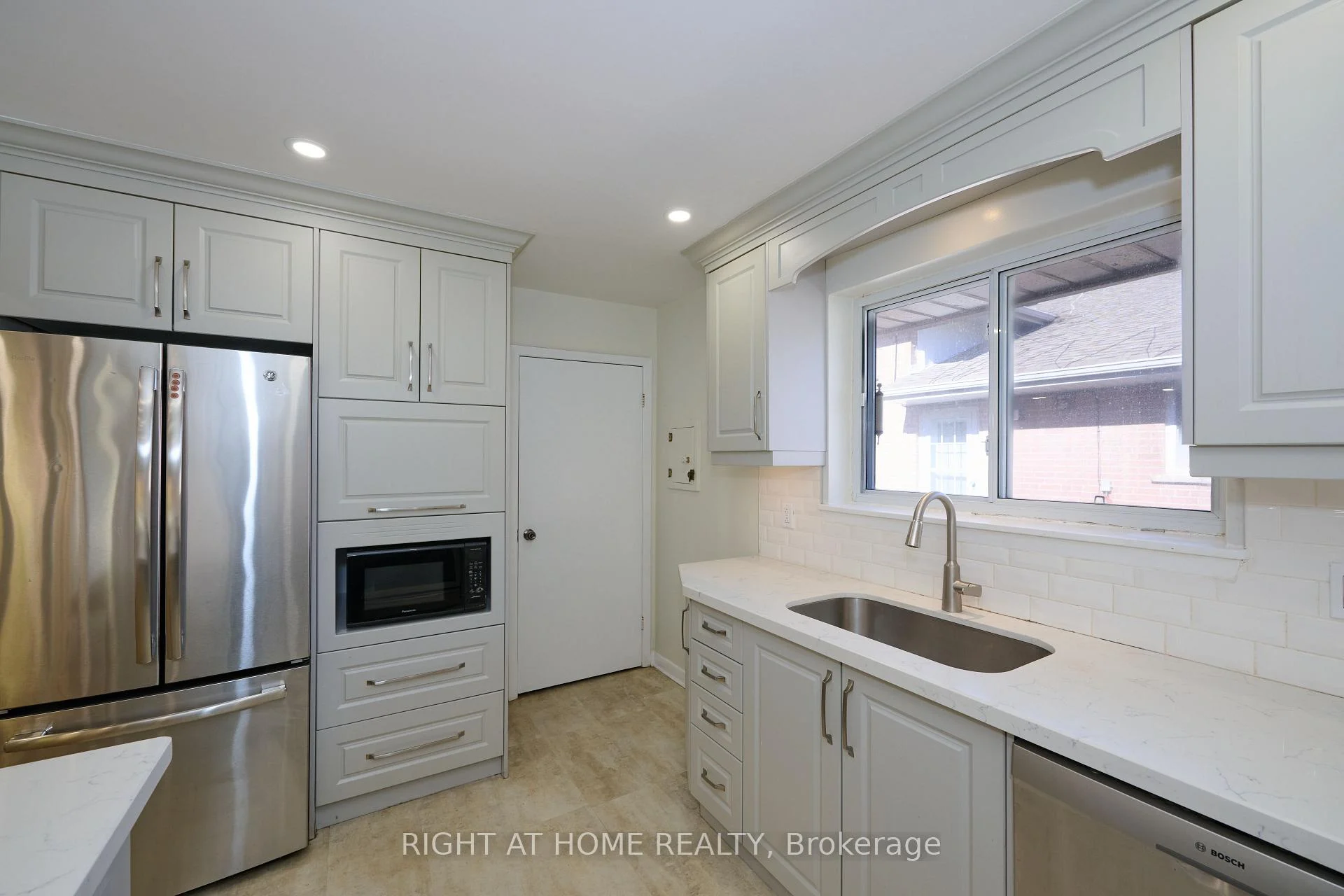 Photo 24 of 314 Dudley Avenue, North York, Willowdale East — HOMEH
