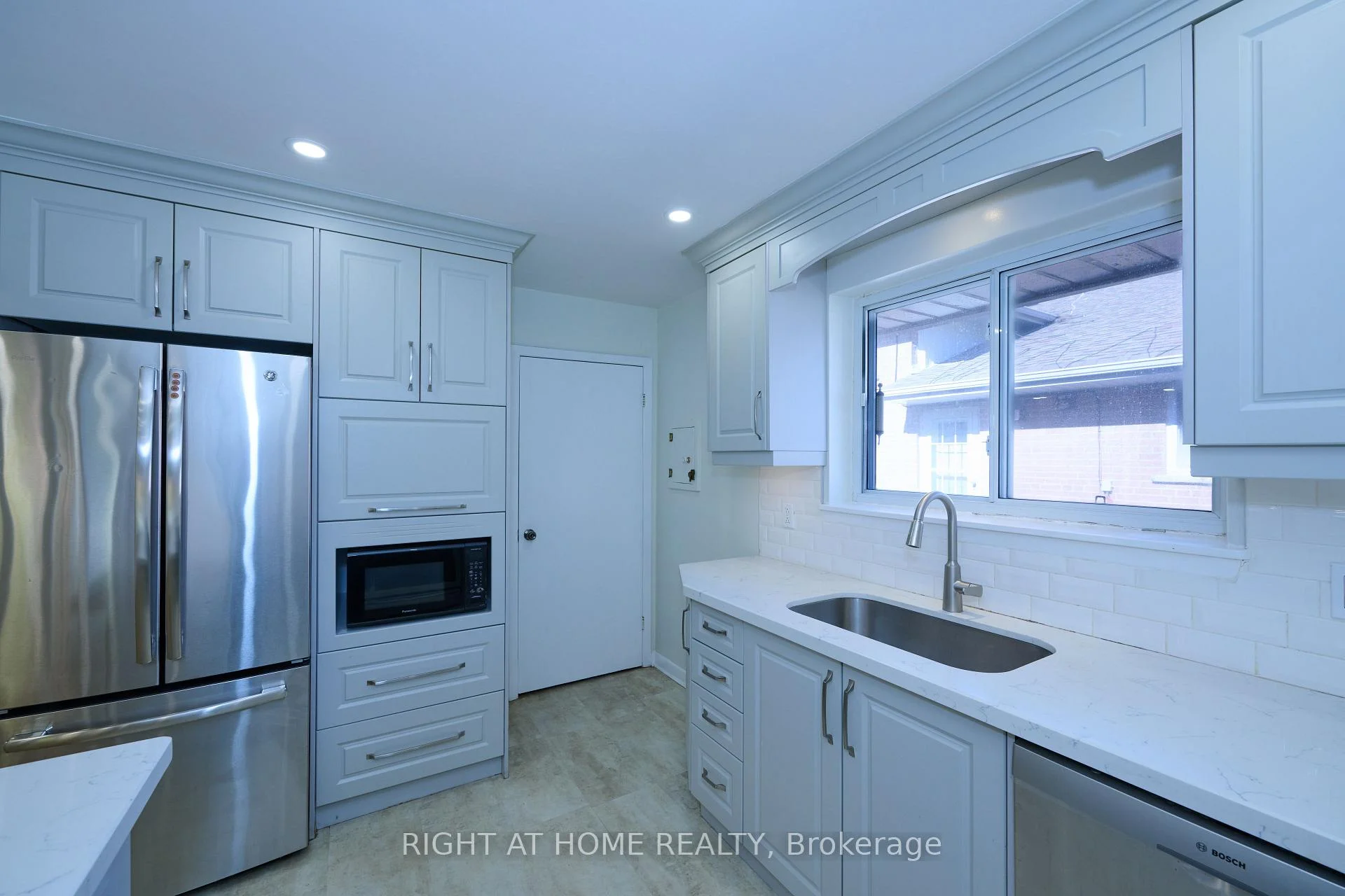 Photo 25 of 314 Dudley Avenue, North York, Willowdale East — HOMEH