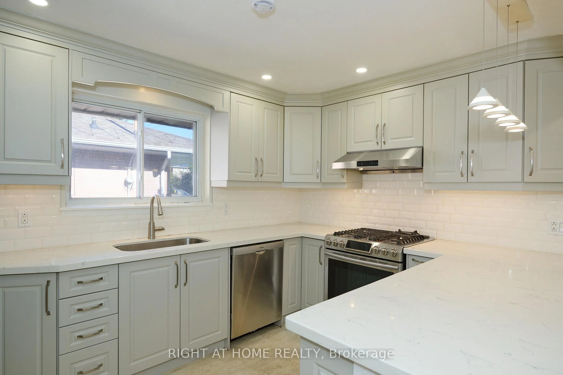 Photo 26 of 314 Dudley Avenue, North York, Willowdale East — HOMEH