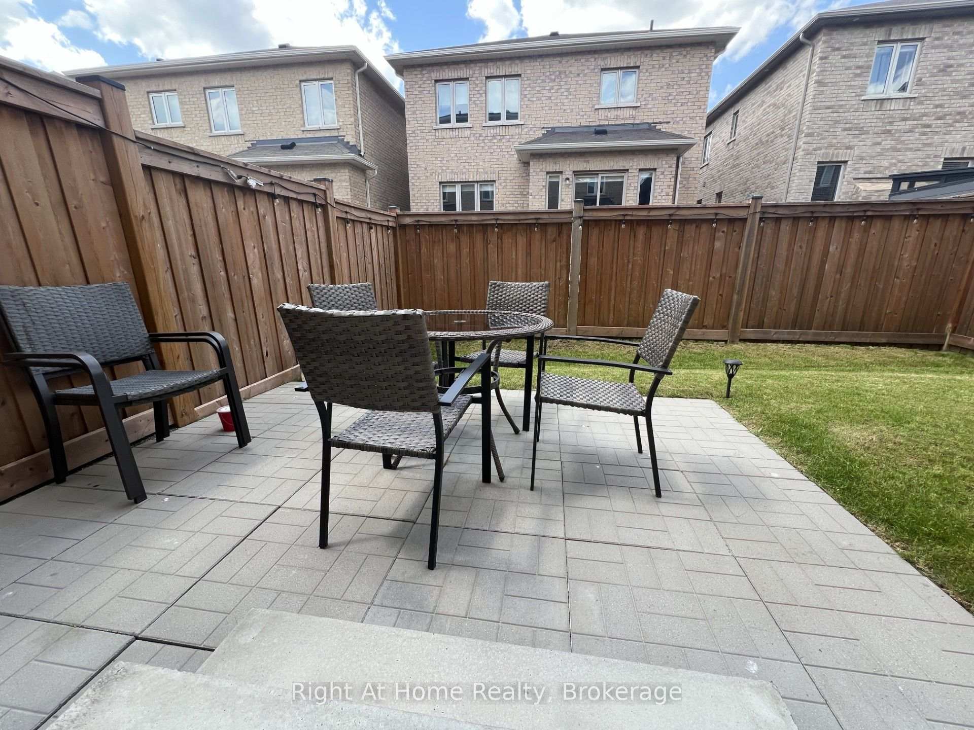 Photo 12 of 479 George Ryan Avenue, Oakville, Joshua Meadows — HOMEH