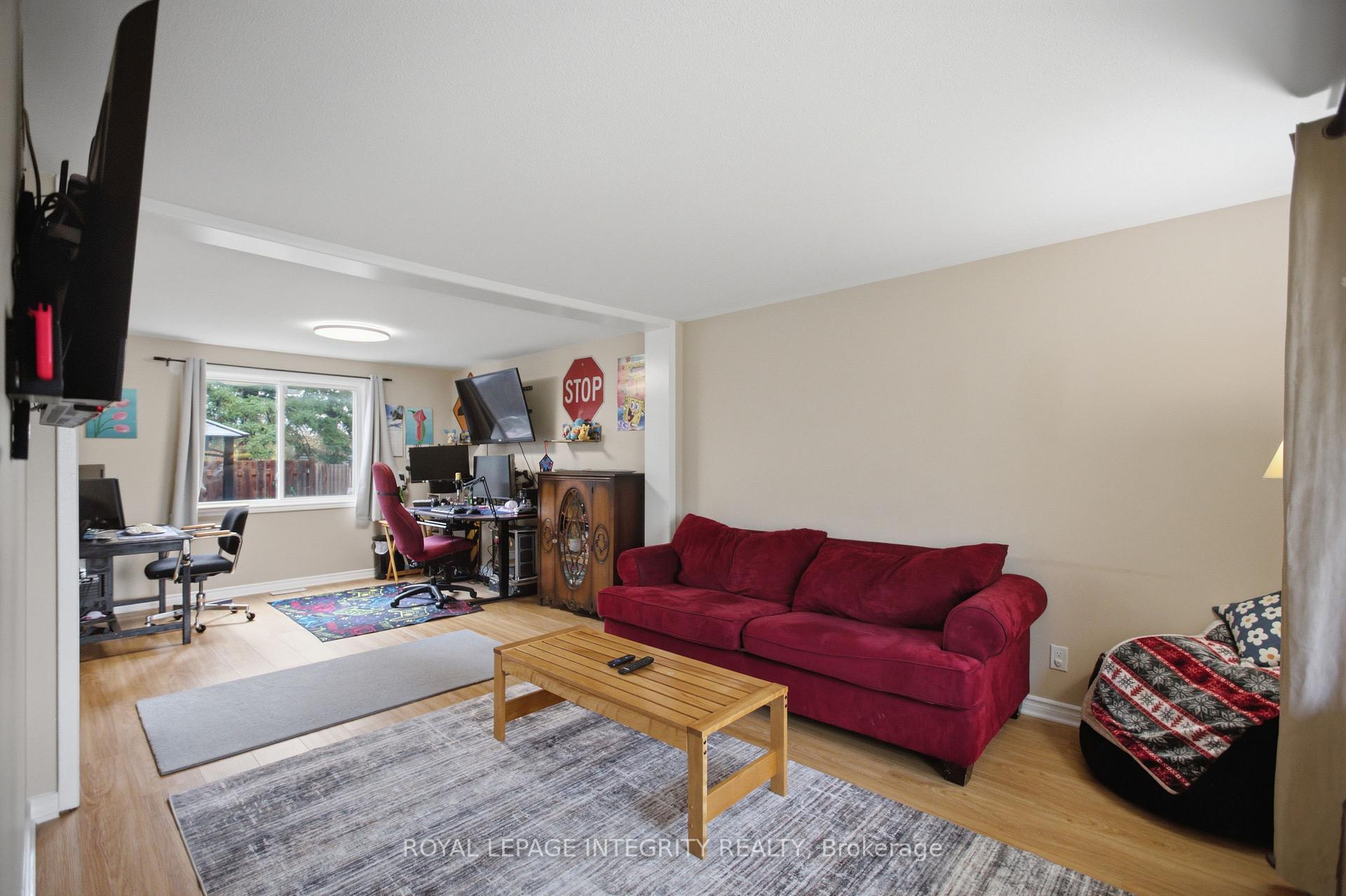 Photo 4 of 1544D Beaverpond Drive, Ottawa, Pineview — HOMEH