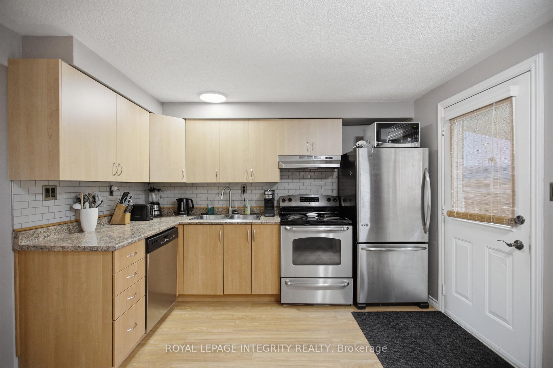 Photo 8 of 1544D Beaverpond Drive, Ottawa, Pineview — HOMEH