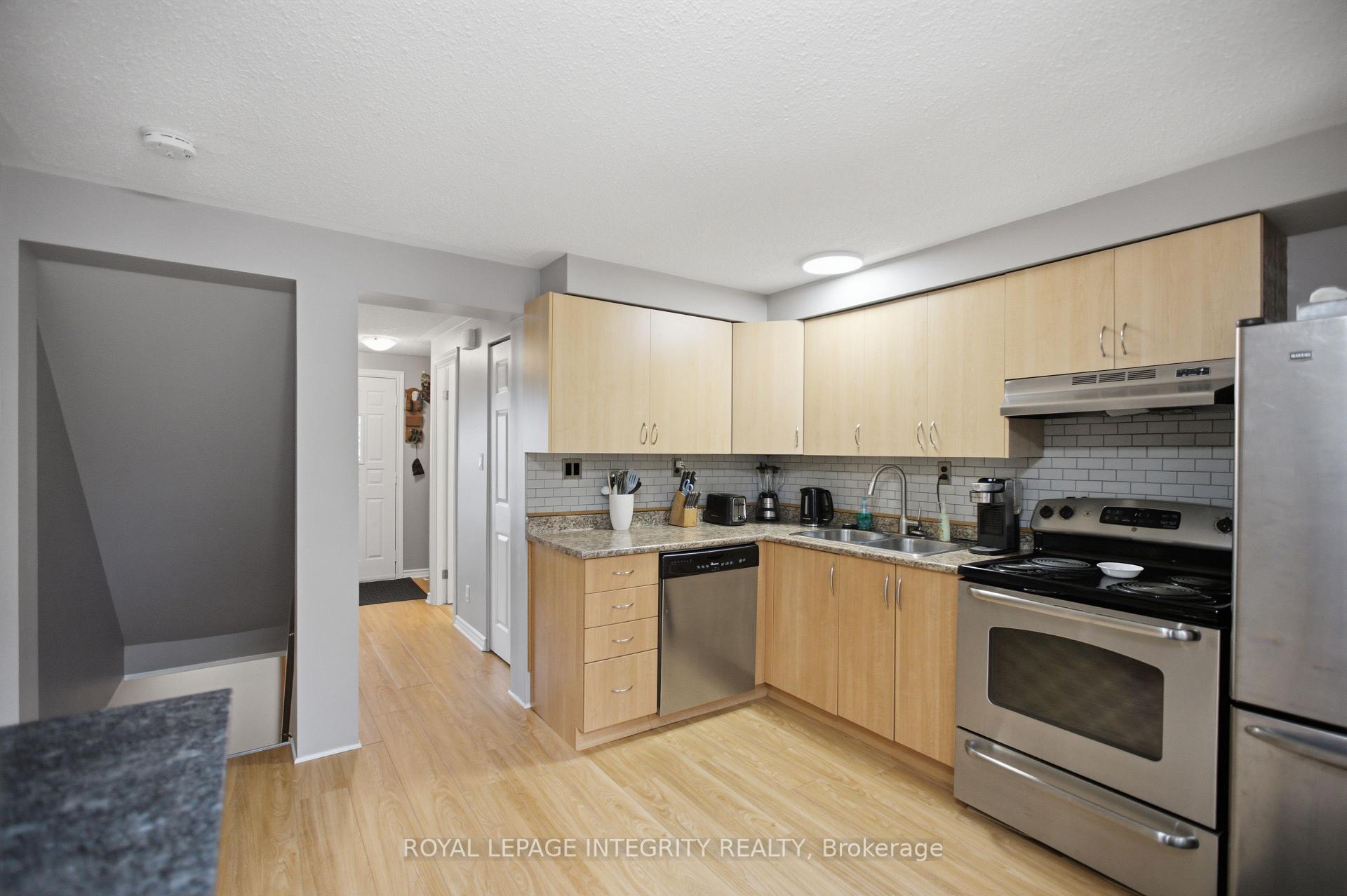 Photo 9 of 1544D Beaverpond Drive, Ottawa, Pineview — HOMEH