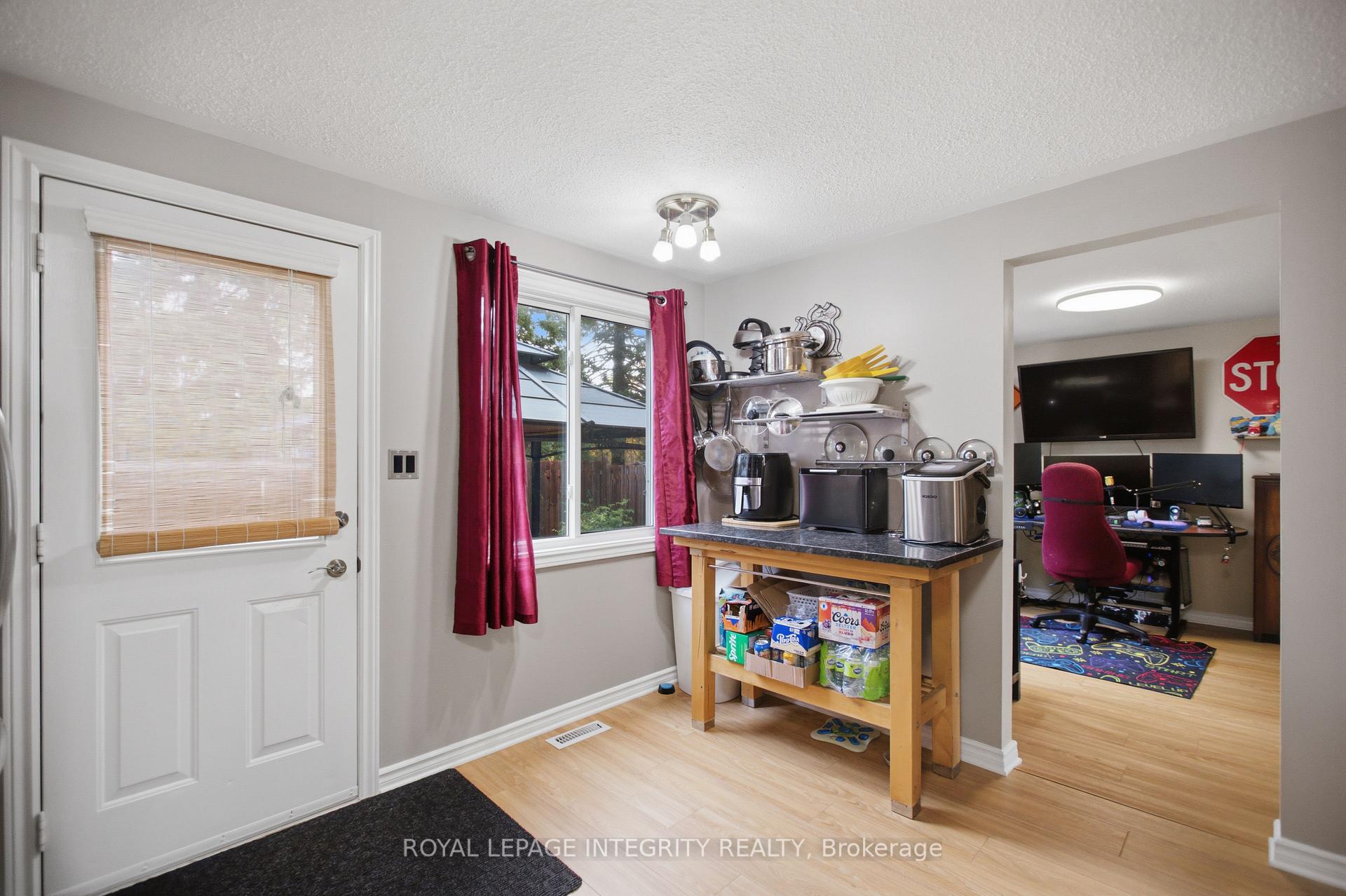 Photo 10 of 1544D Beaverpond Drive, Ottawa, Pineview — HOMEH