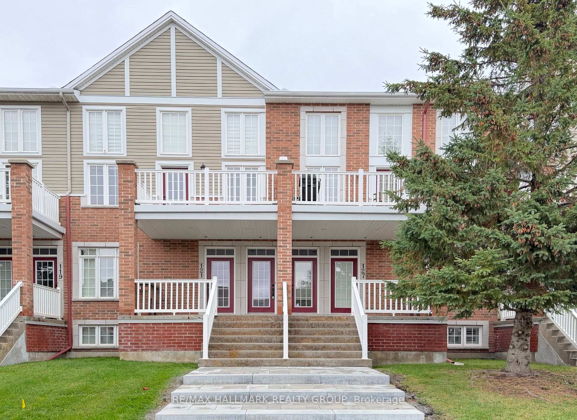 Photo 2 of 127 Eye Bright Crescent, Ottawa, Riverside South/Gloucester Glen — HOMEH