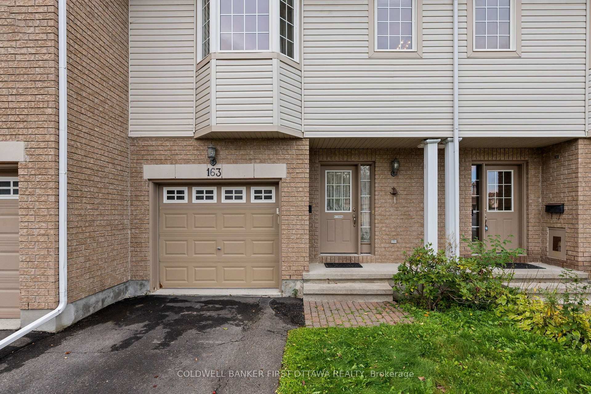 Photo 3 of 163 Romina Street, Ottawa, Kanata - Emerald Meadows/Trailwest — HOMEH