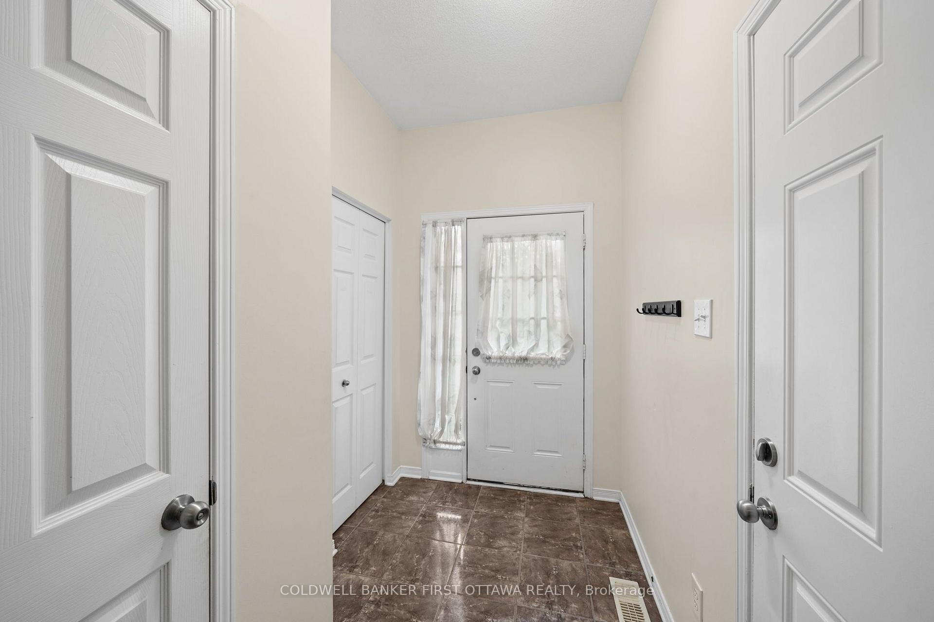 Photo 4 of 163 Romina Street, Ottawa, Kanata - Emerald Meadows/Trailwest — HOMEH