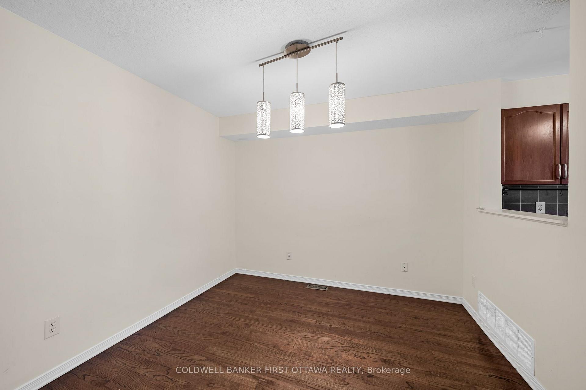 Photo 10 of 163 Romina Street, Ottawa, Kanata - Emerald Meadows/Trailwest — HOMEH