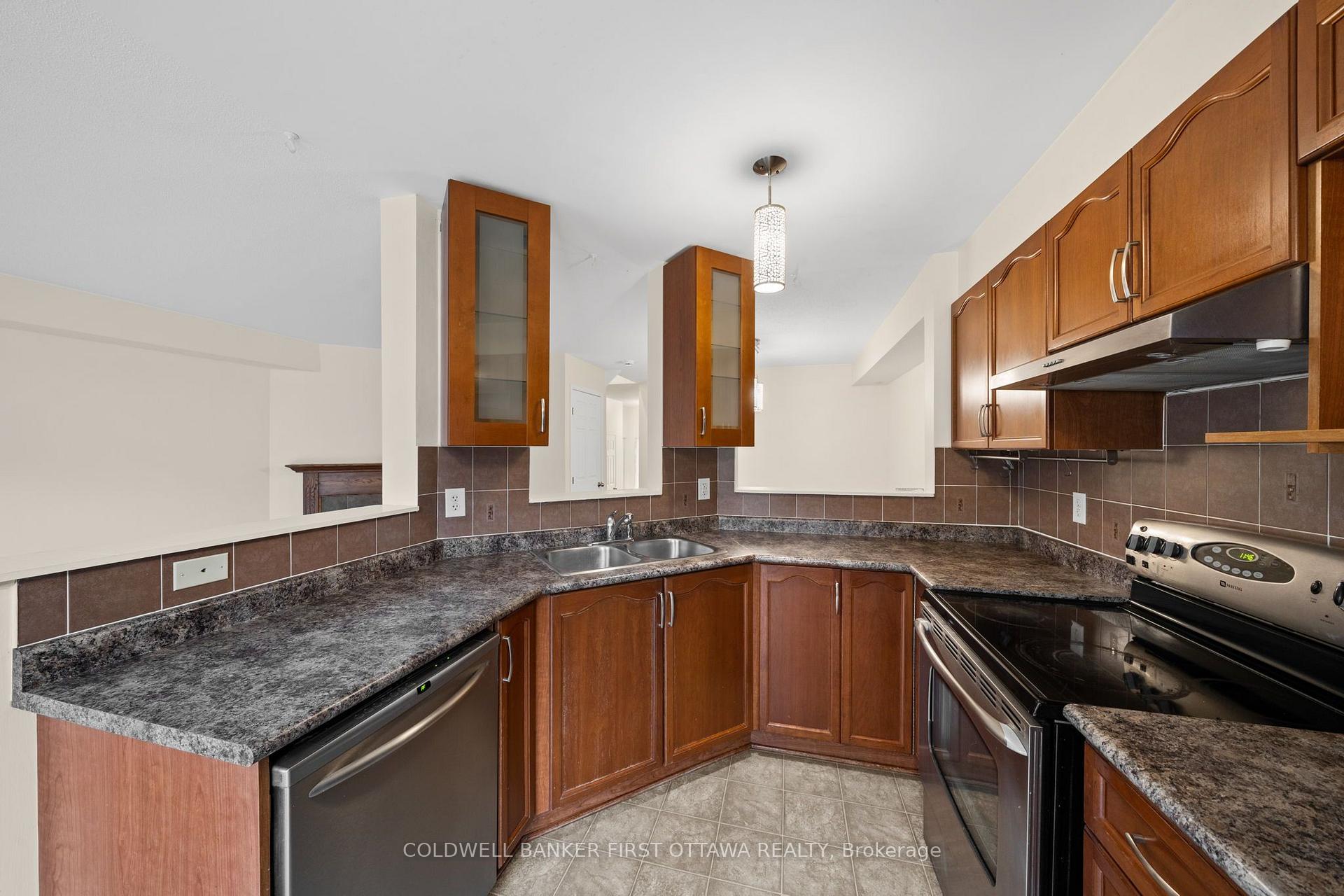 Photo 19 of 163 Romina Street, Ottawa, Kanata - Emerald Meadows/Trailwest — HOMEH