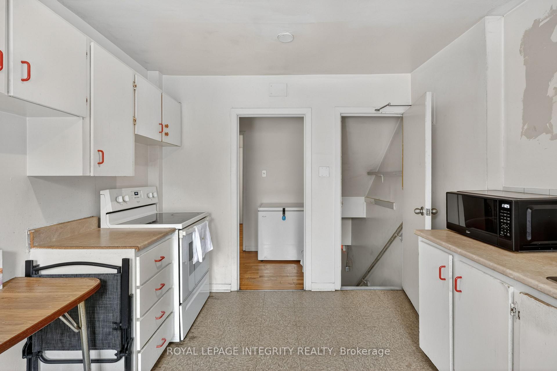 Photo 4 of 324 Queen Mary Street, Ottawa, Overbrook/Castle Heights — HOMEH