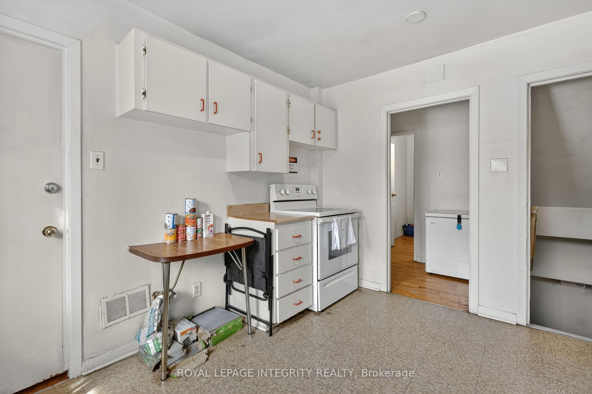 Photo 5 of 324 Queen Mary Street, Ottawa, Overbrook/Castle Heights — HOMEH