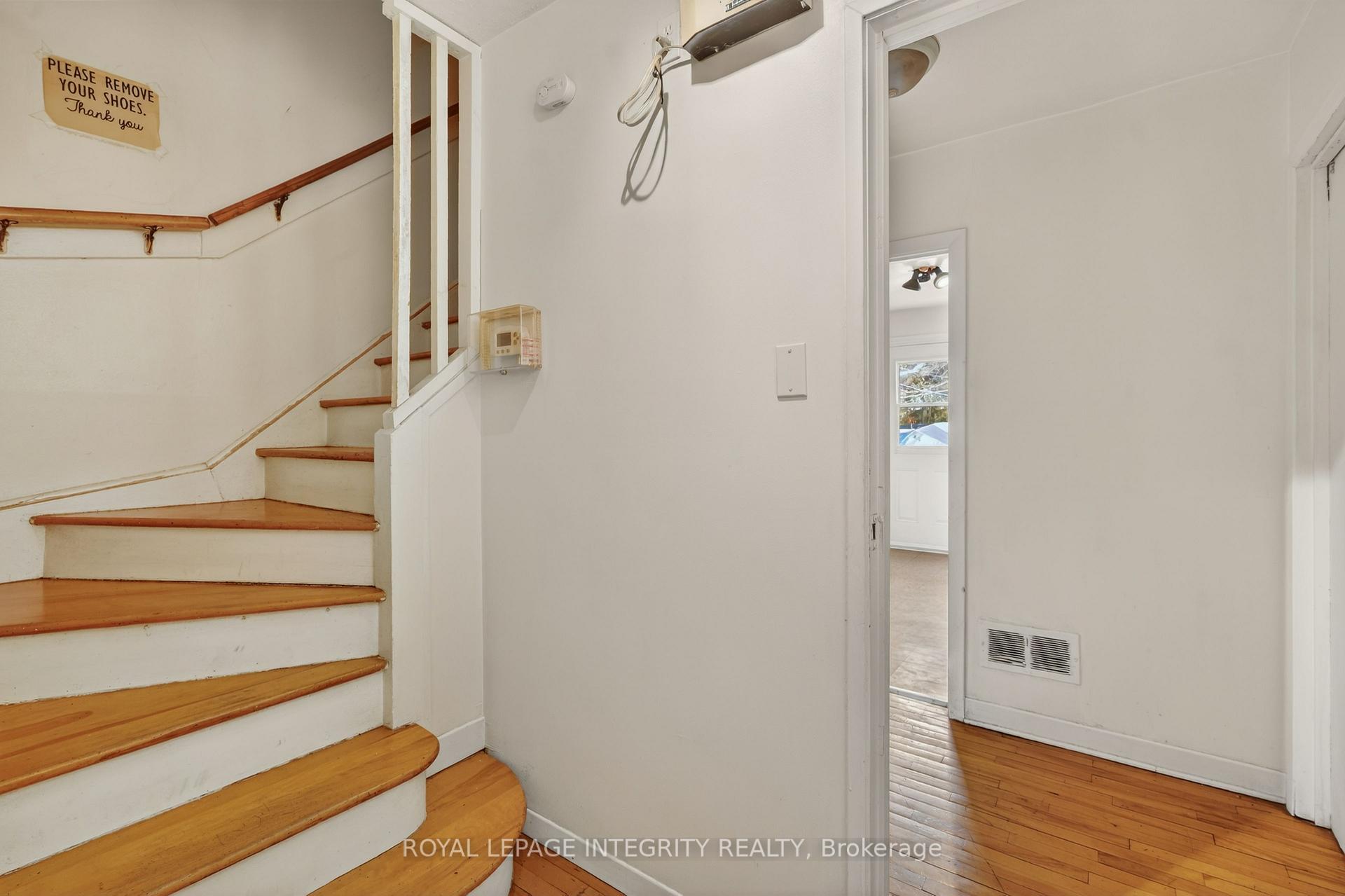 Photo 7 of 324 Queen Mary Street, Ottawa, Overbrook/Castle Heights — HOMEH