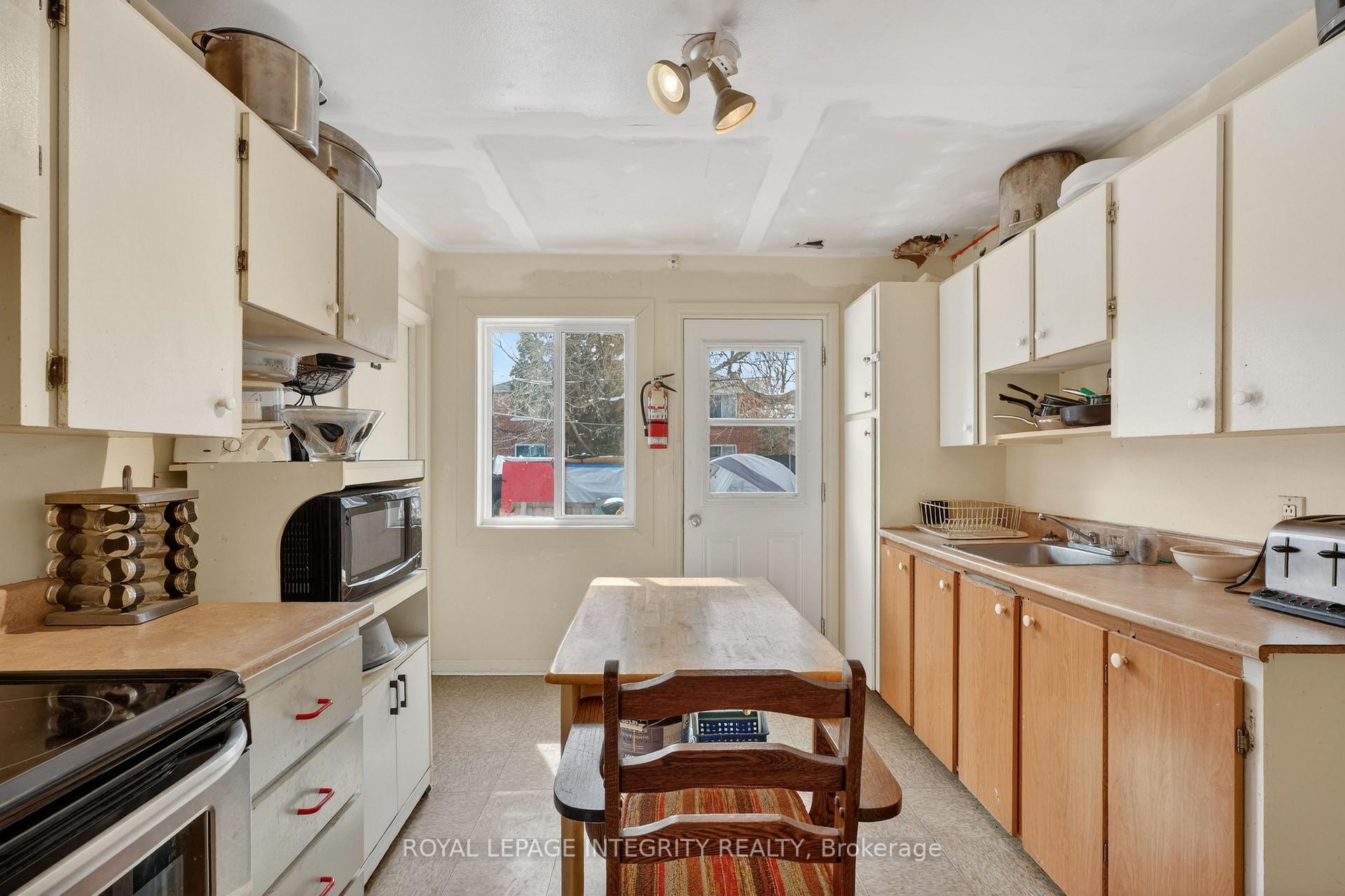 Photo 14 of 324 Queen Mary Street, Ottawa, Overbrook/Castle Heights — HOMEH