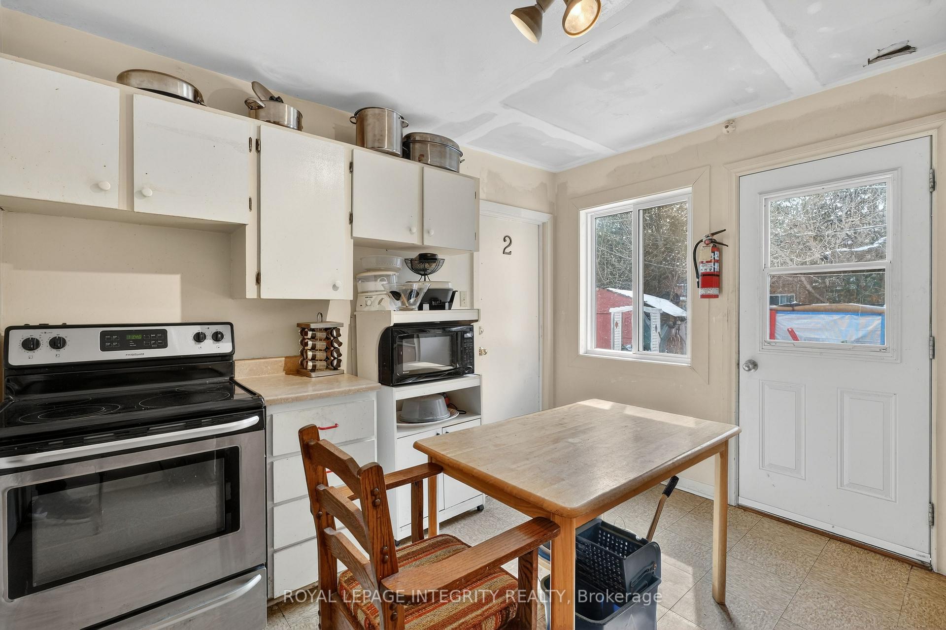Photo 15 of 324 Queen Mary Street, Ottawa, Overbrook/Castle Heights — HOMEH