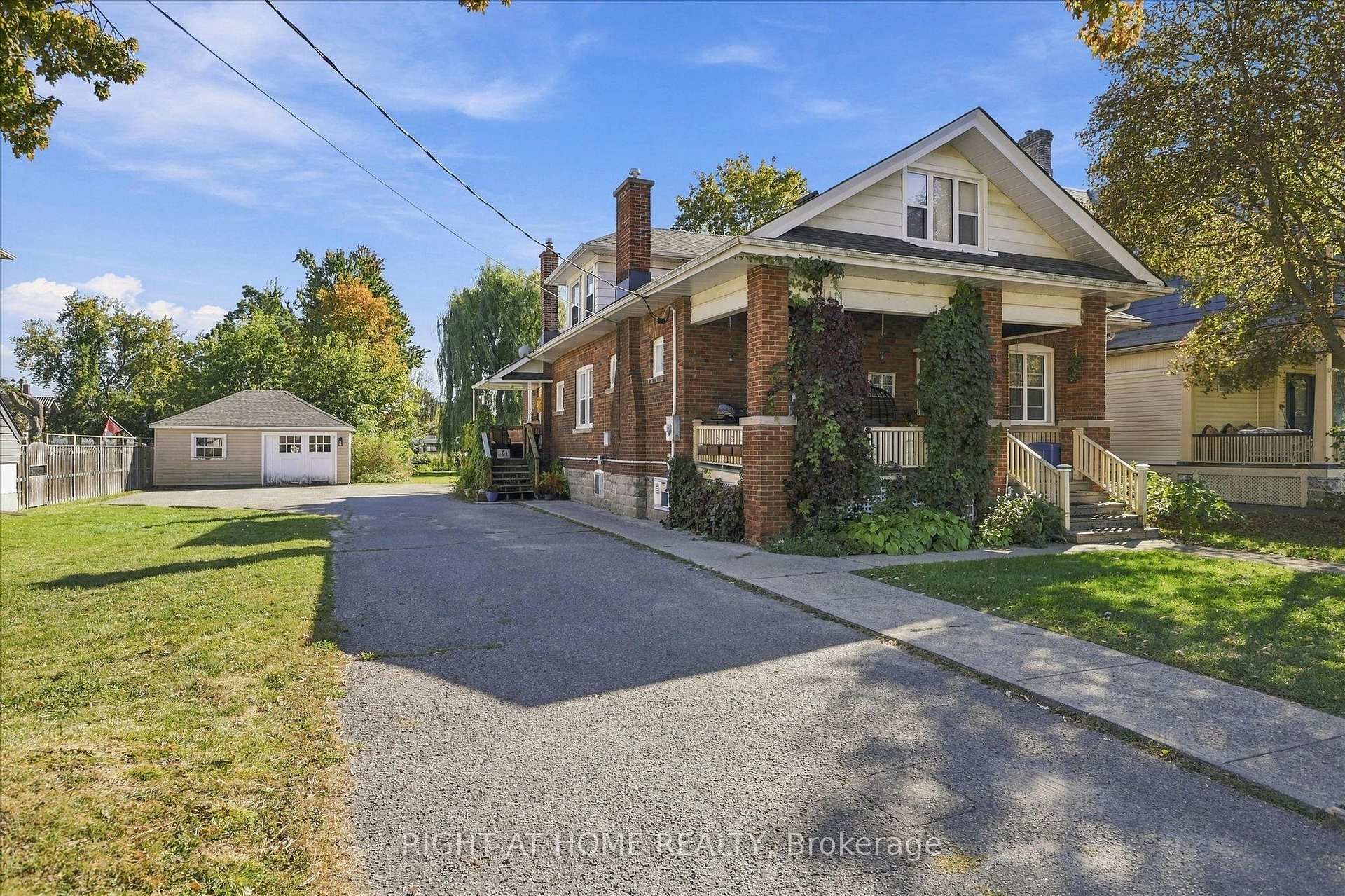 Photo 2 of 33 Melbourne Street W, Kawartha Lakes, Lindsay — HOMEH