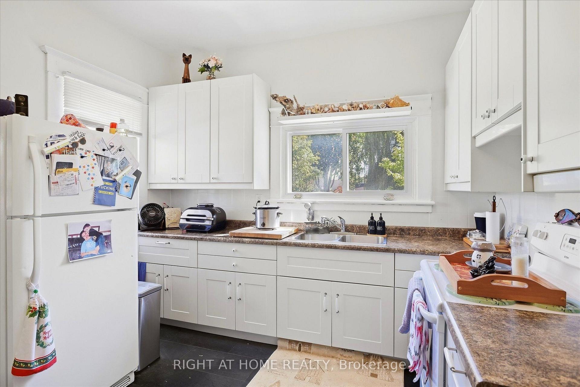 Photo 20 of 33 Melbourne Street W, Kawartha Lakes, Lindsay — HOMEH