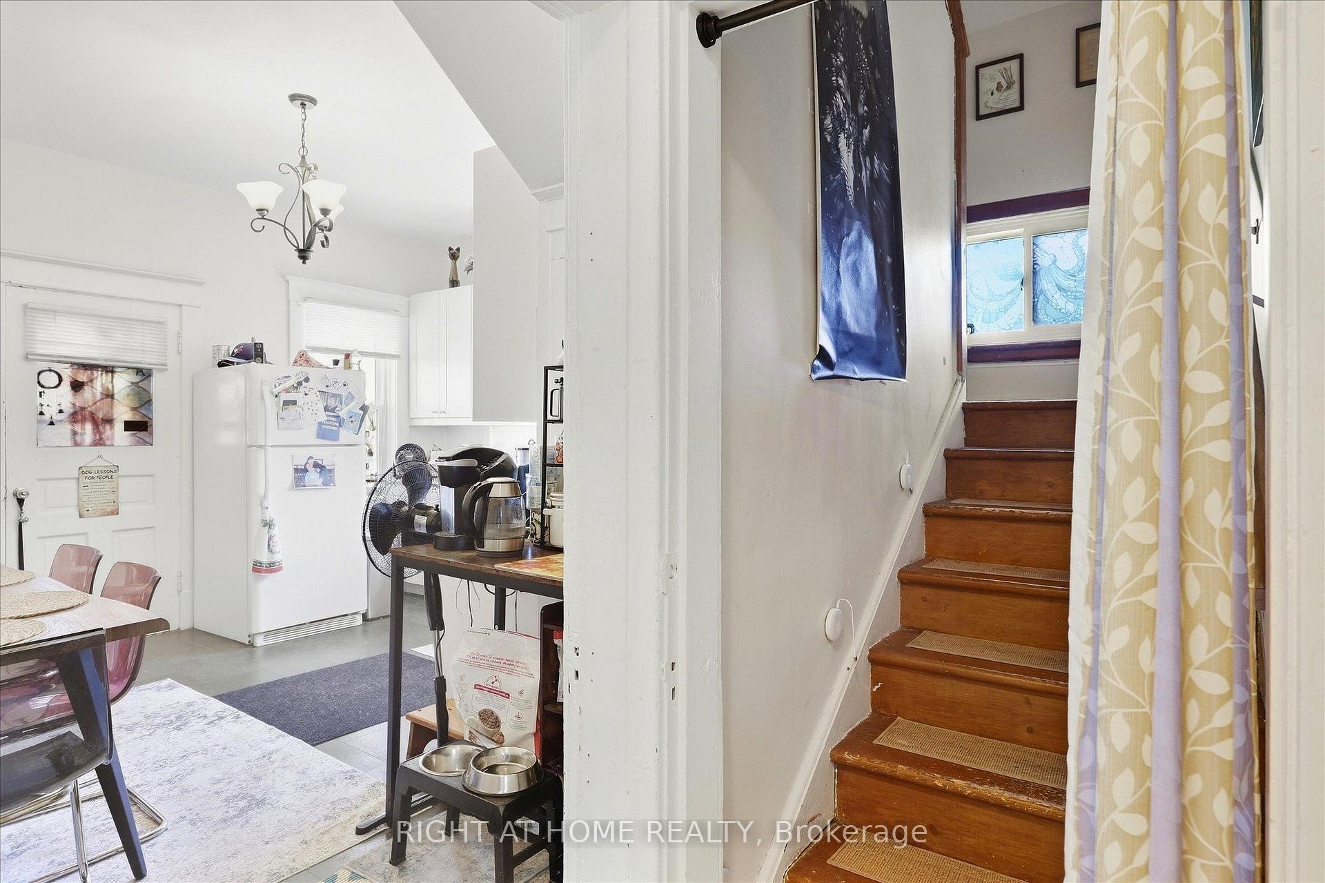 Photo 23 of 33 Melbourne Street W, Kawartha Lakes, Lindsay — HOMEH