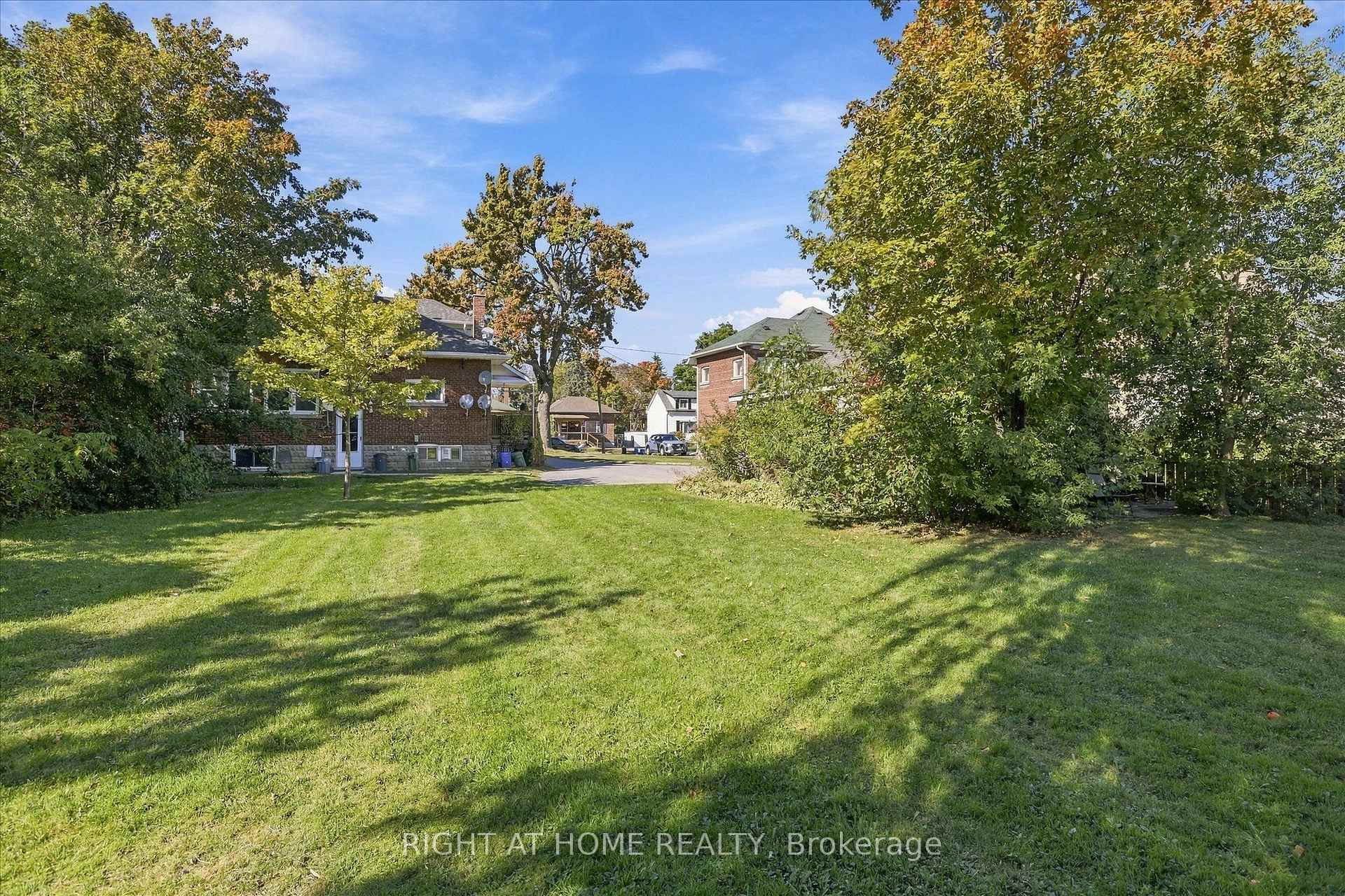 Photo 42 of 33 Melbourne Street W, Kawartha Lakes, Lindsay — HOMEH