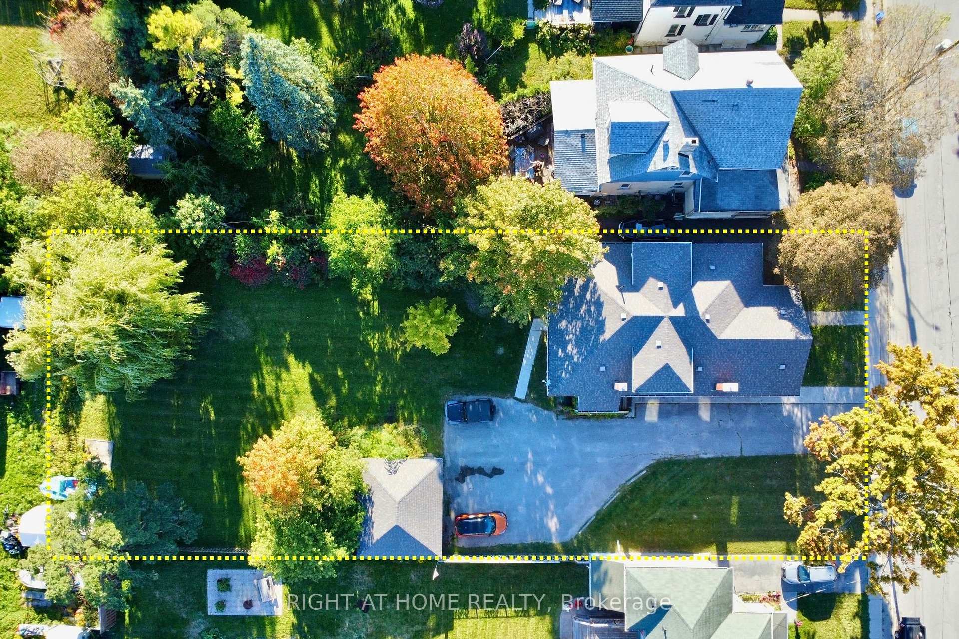 Photo 43 of 33 Melbourne Street W, Kawartha Lakes, Lindsay — HOMEH
