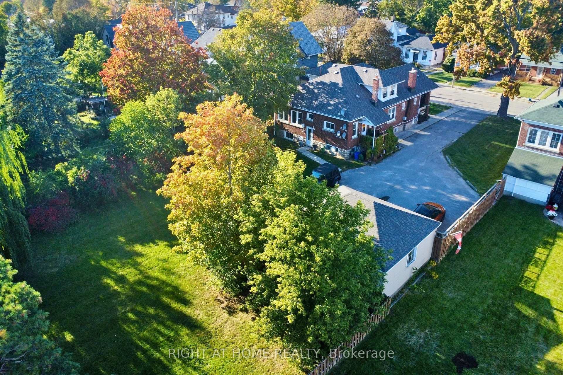 Photo 44 of 33 Melbourne Street W, Kawartha Lakes, Lindsay — HOMEH