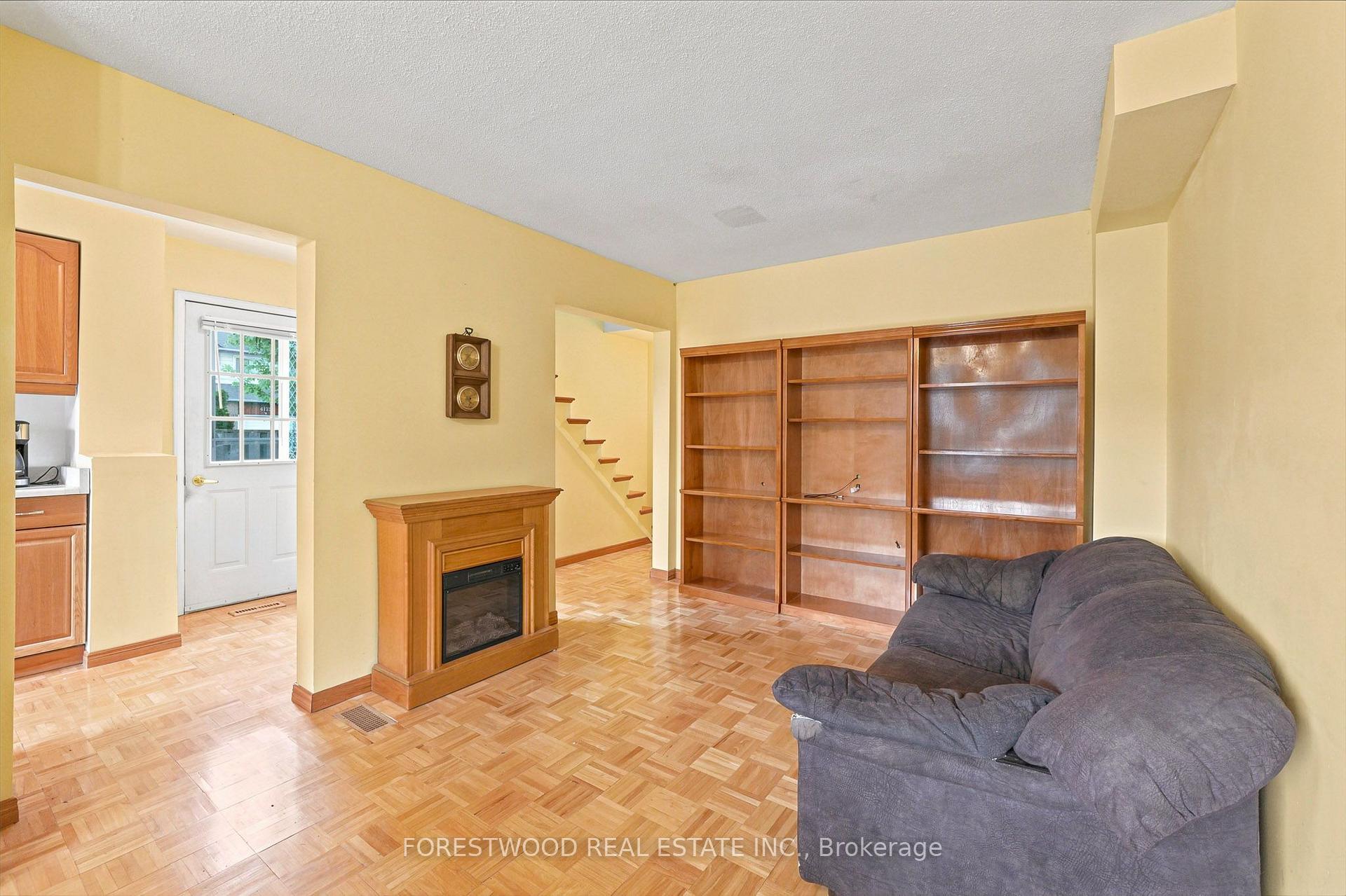 Photo 3 of 4110 Quaker Hill Drive, Mississauga, Creditview — HOMEH