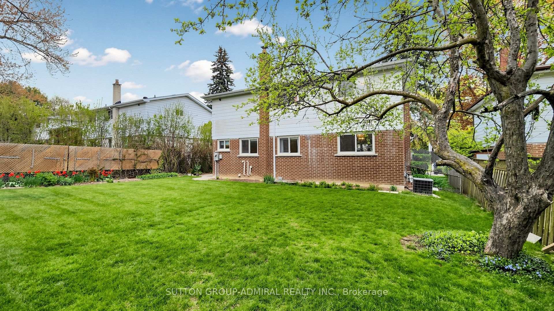 Photo 5 of 6 Shady Lane Crescent, Markham, Royal Orchard — HOMEH