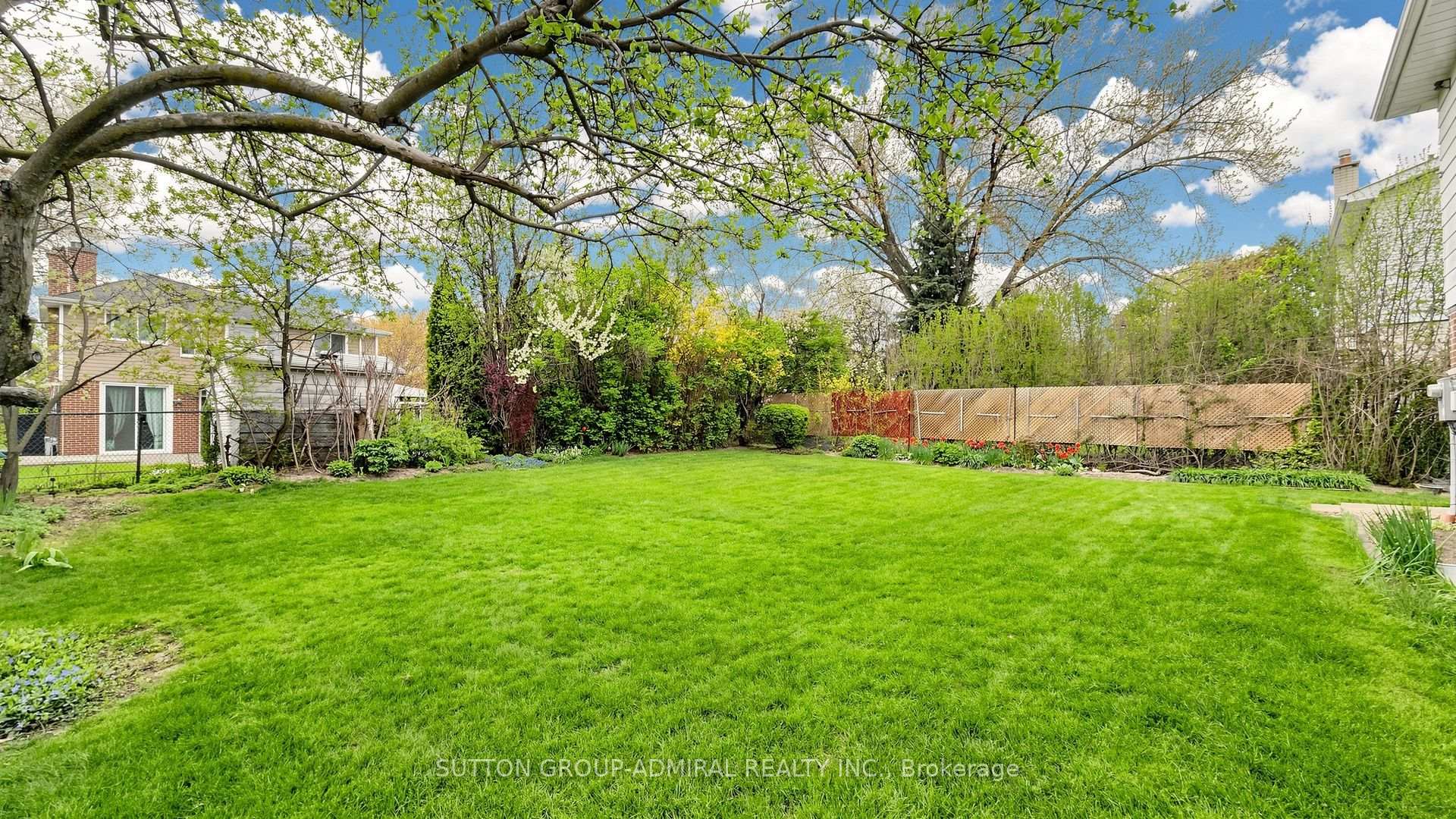 Photo 8 of 6 Shady Lane Crescent, Markham, Royal Orchard — HOMEH