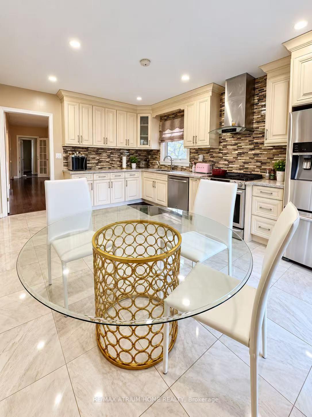 Photo 6 of 131 Redondo Drive, Vaughan, Beverley Glen — HOMEH
