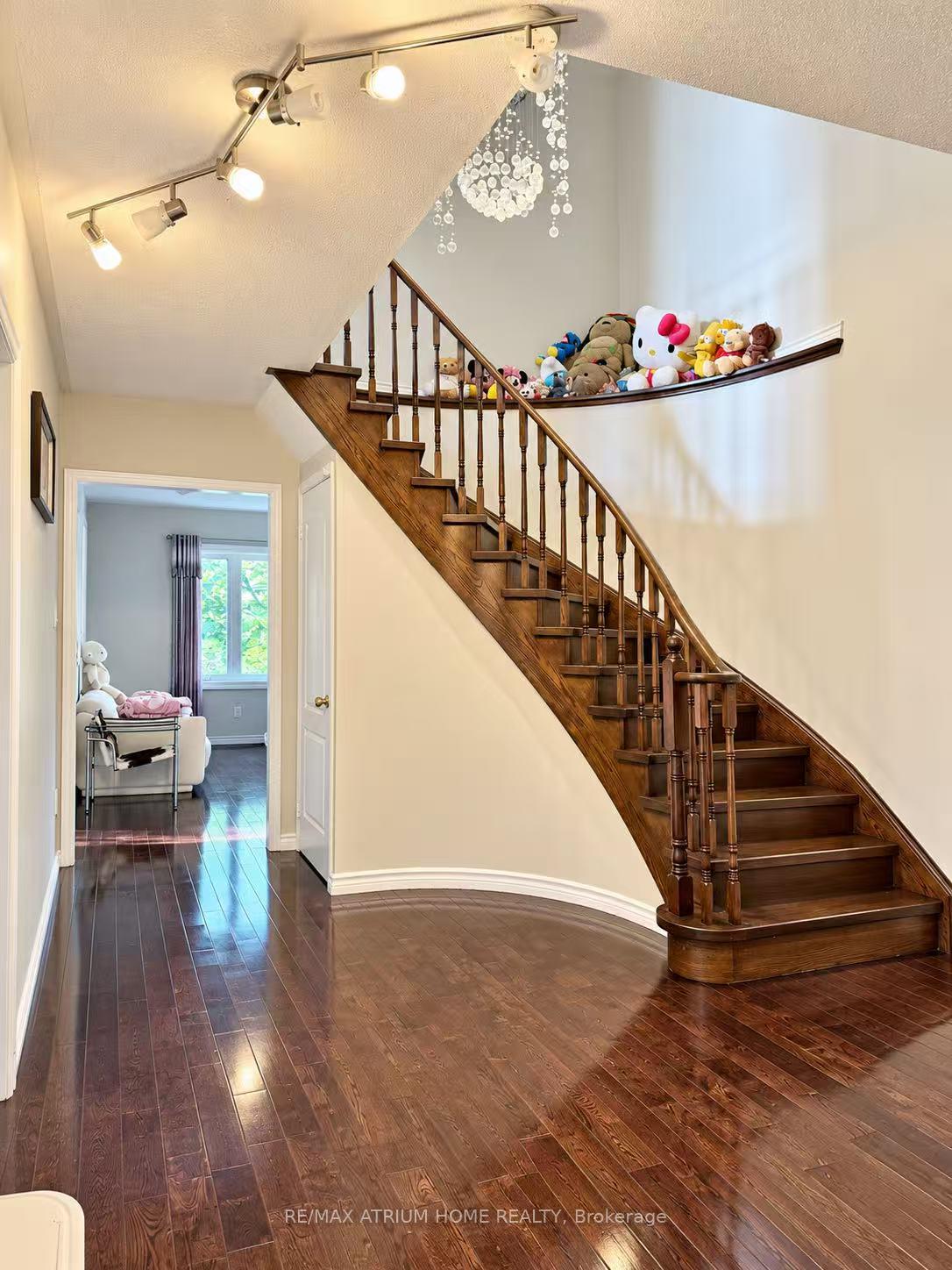 Photo 7 of 131 Redondo Drive, Vaughan, Beverley Glen — HOMEH