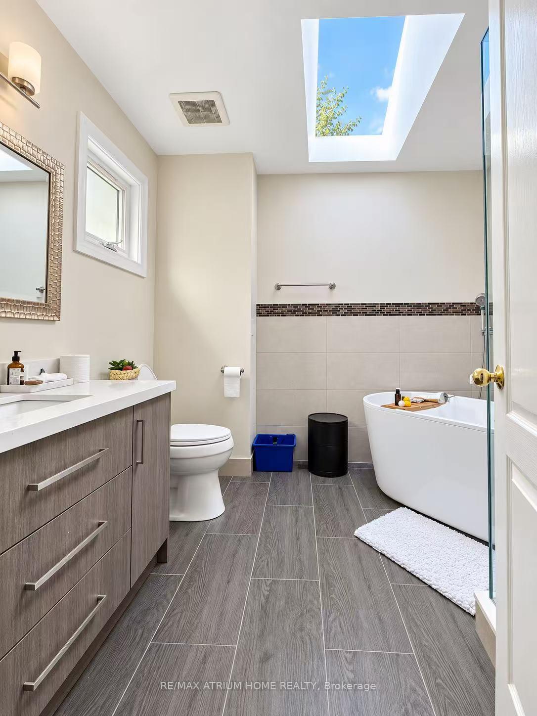 Photo 12 of 131 Redondo Drive, Vaughan, Beverley Glen — HOMEH