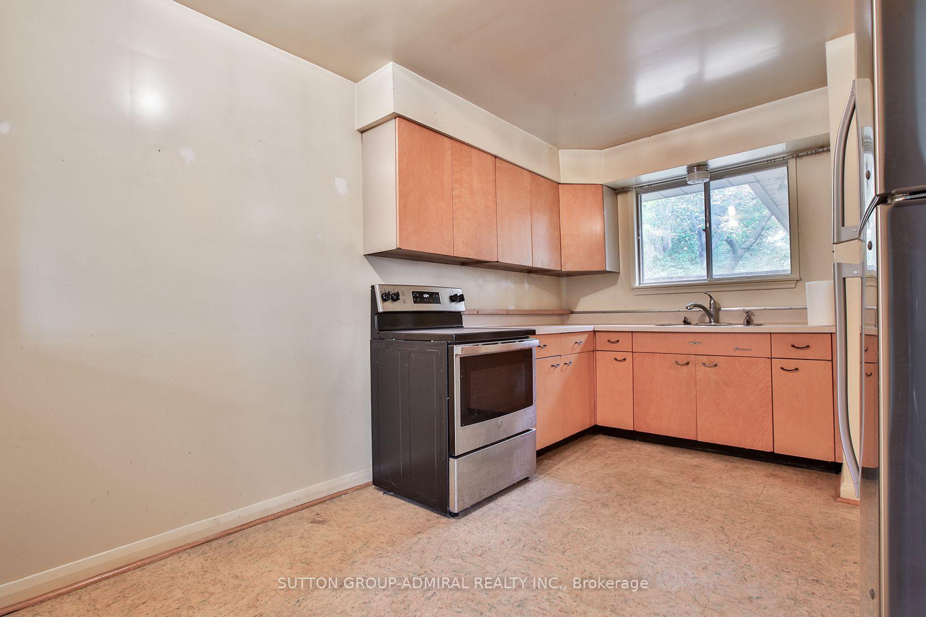 Photo 12 of 191 Driscoll Road, Richmond Hill, Mill Pond — HOMEH