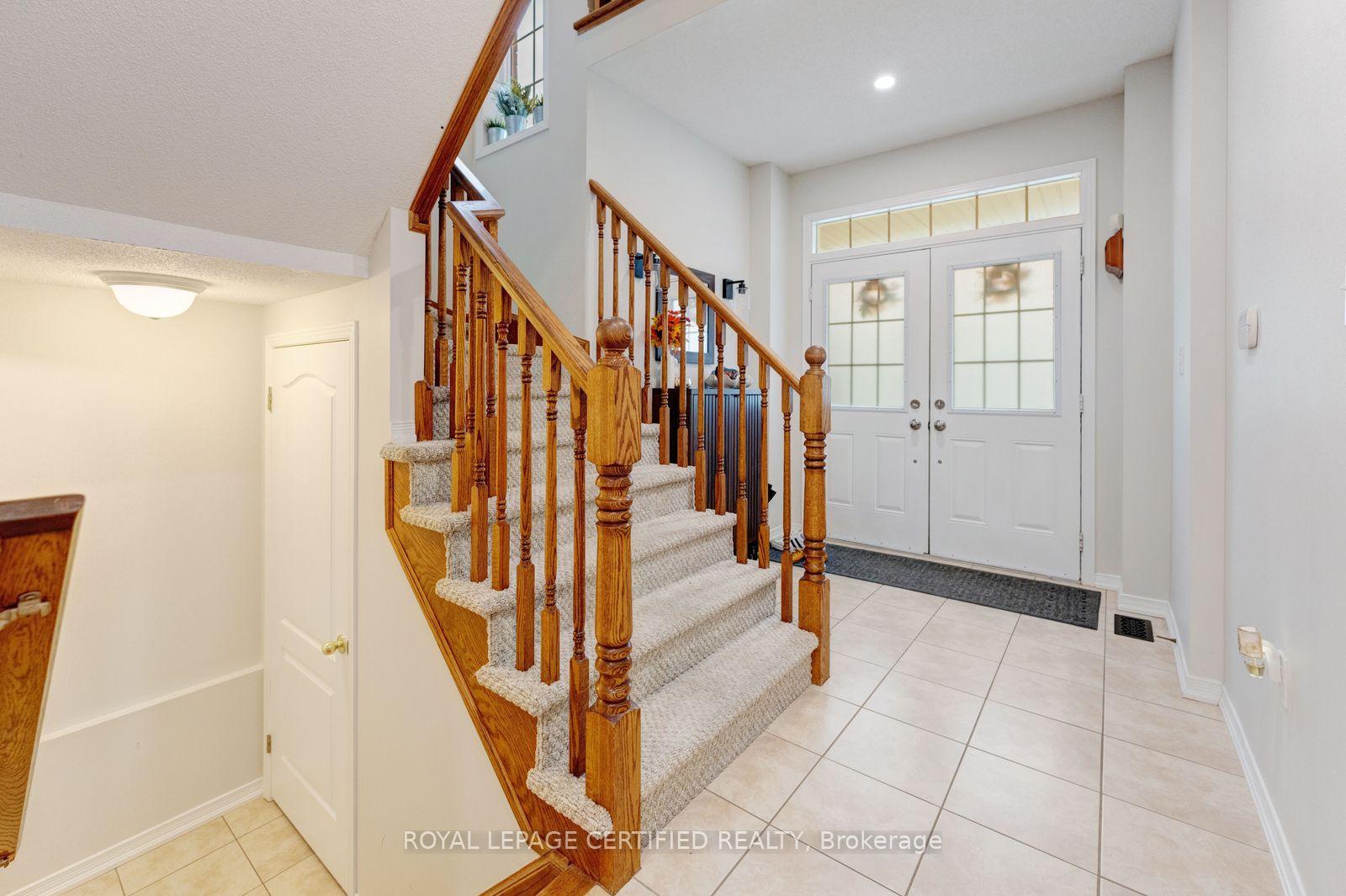 Photo 5 of 165 Palacebeach Trail, Hamilton, Lakeshore — HOMEH