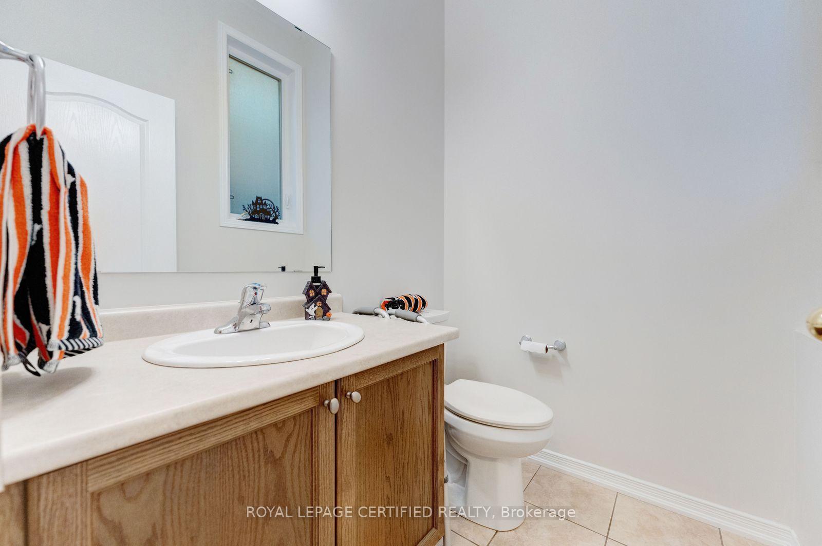 Photo 14 of 165 Palacebeach Trail, Hamilton, Lakeshore — HOMEH