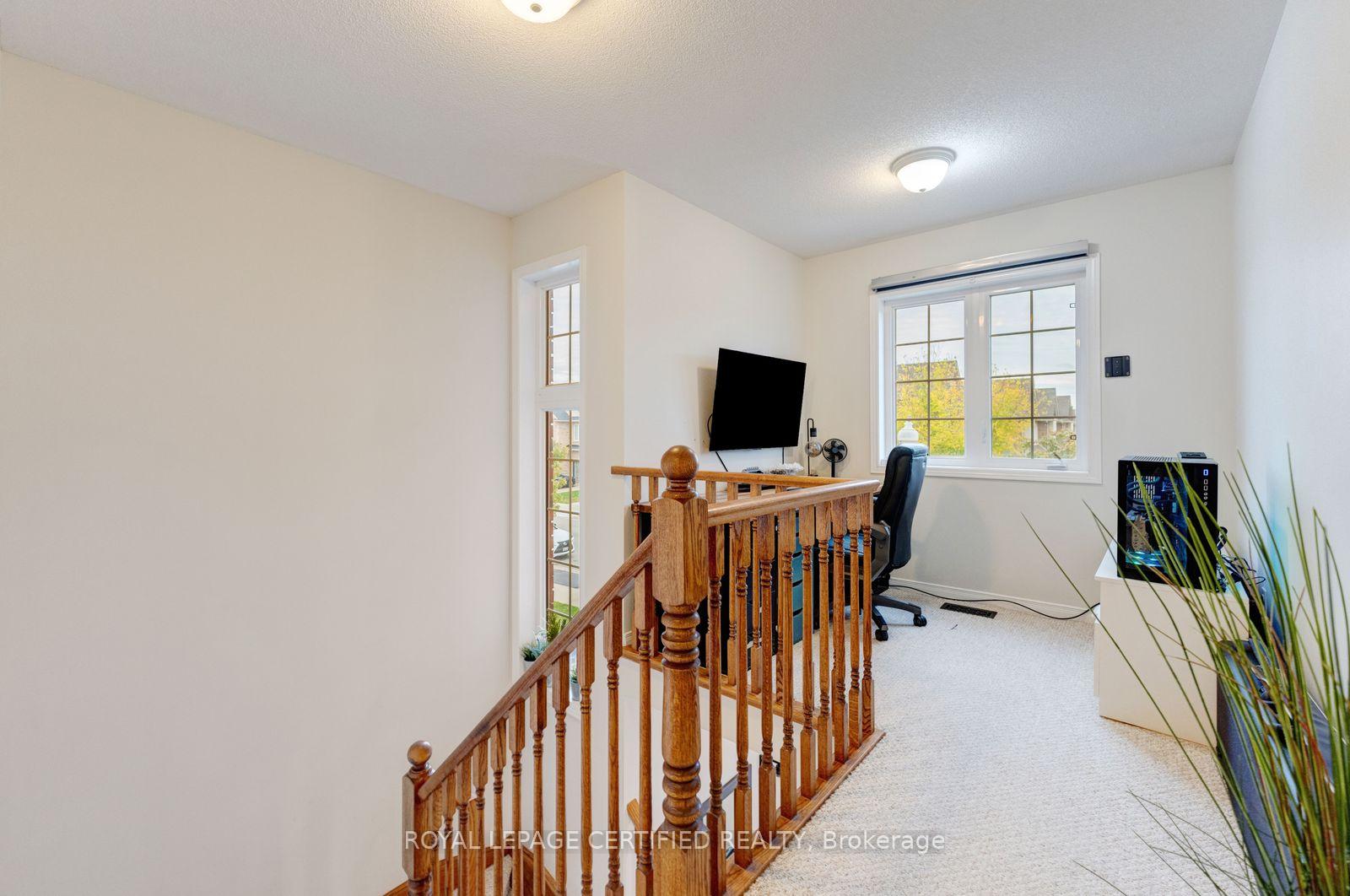 Photo 15 of 165 Palacebeach Trail, Hamilton, Lakeshore — HOMEH