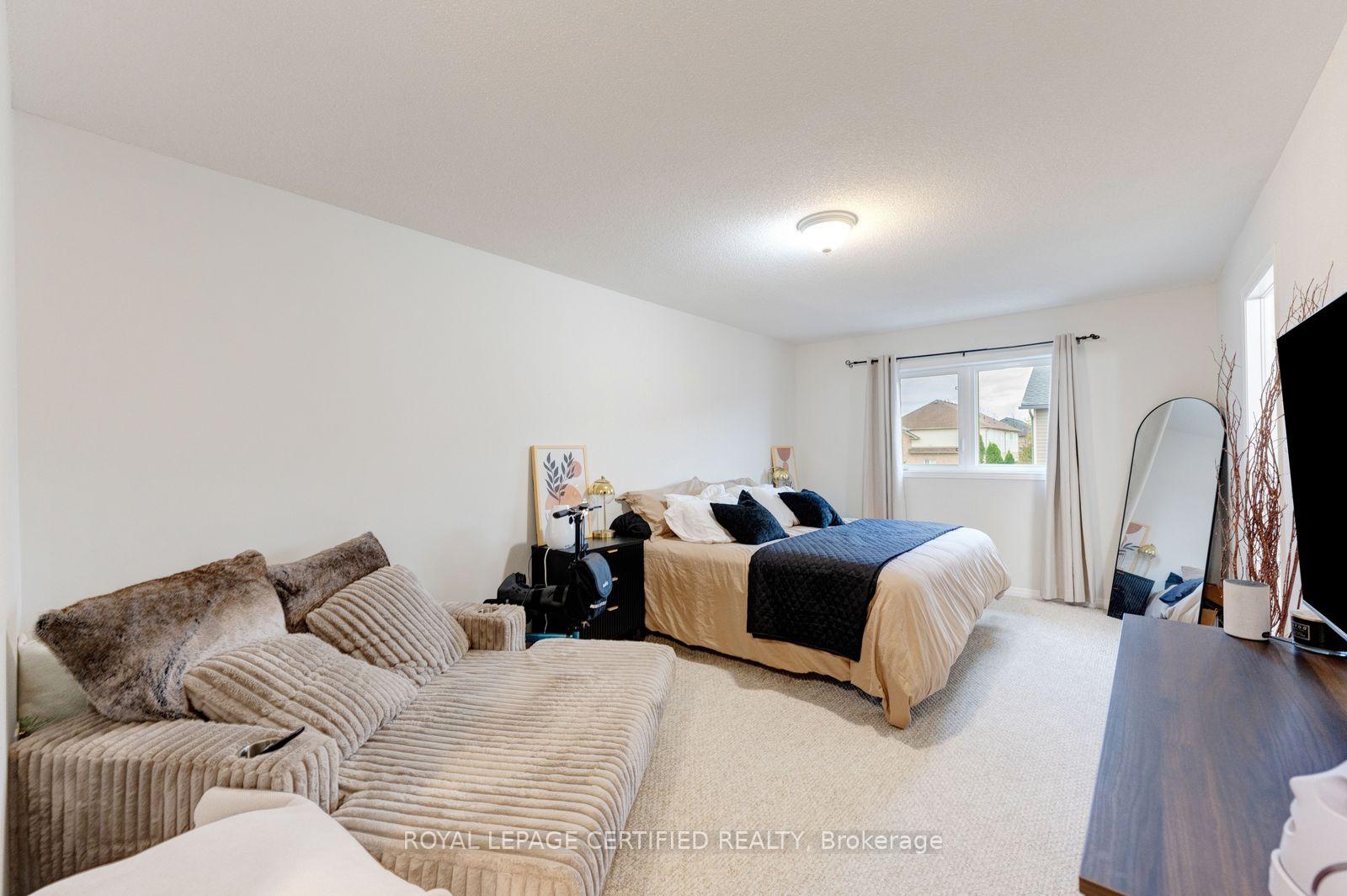 Photo 17 of 165 Palacebeach Trail, Hamilton, Lakeshore — HOMEH