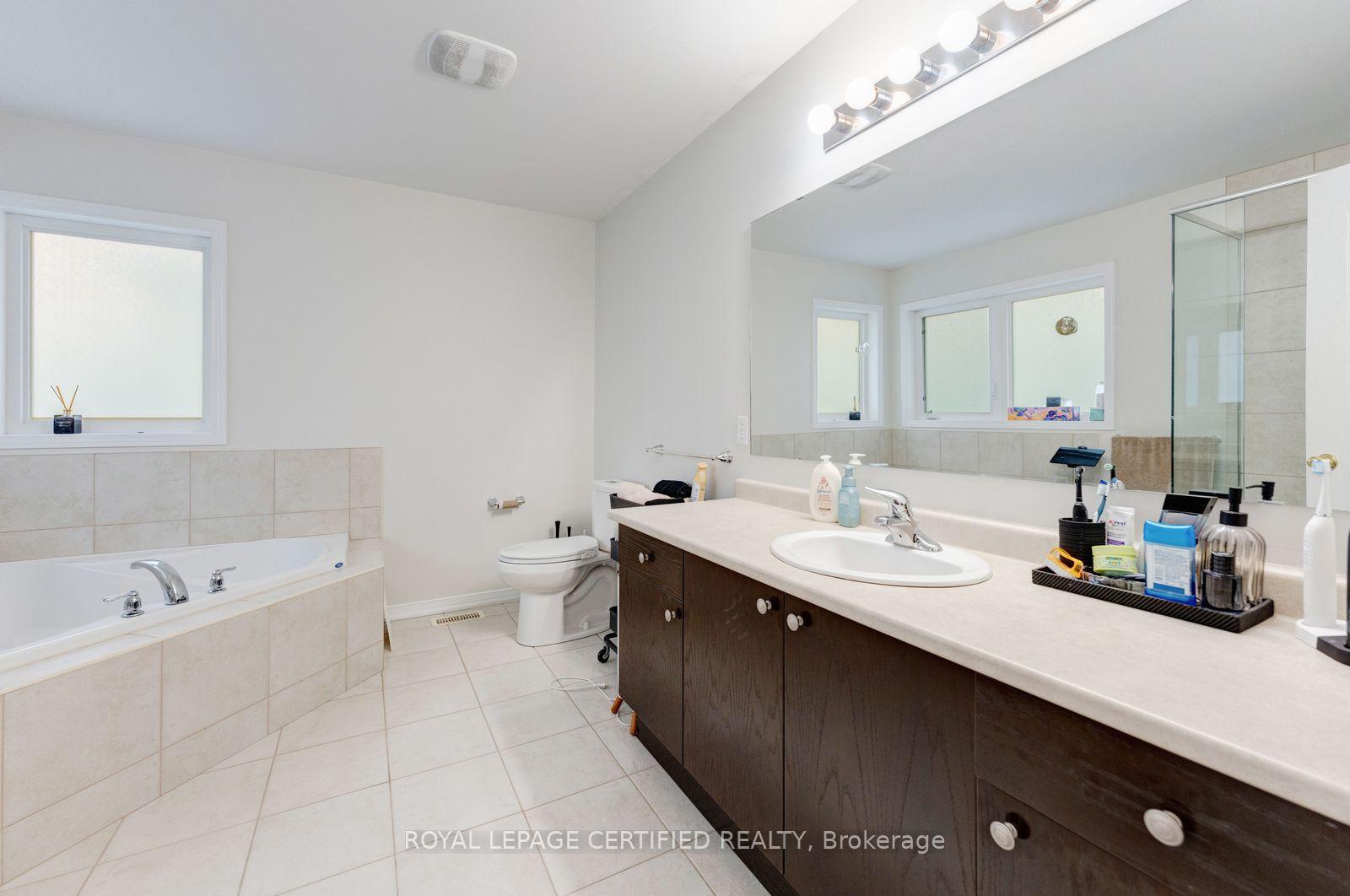 Photo 18 of 165 Palacebeach Trail, Hamilton, Lakeshore — HOMEH