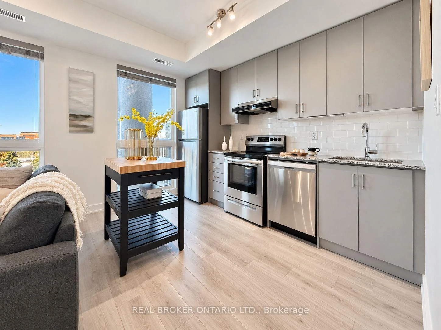 Photo 16 of Unit 301, 1709 Bur Oak Avenue, Markham, Wismer — HOMEH