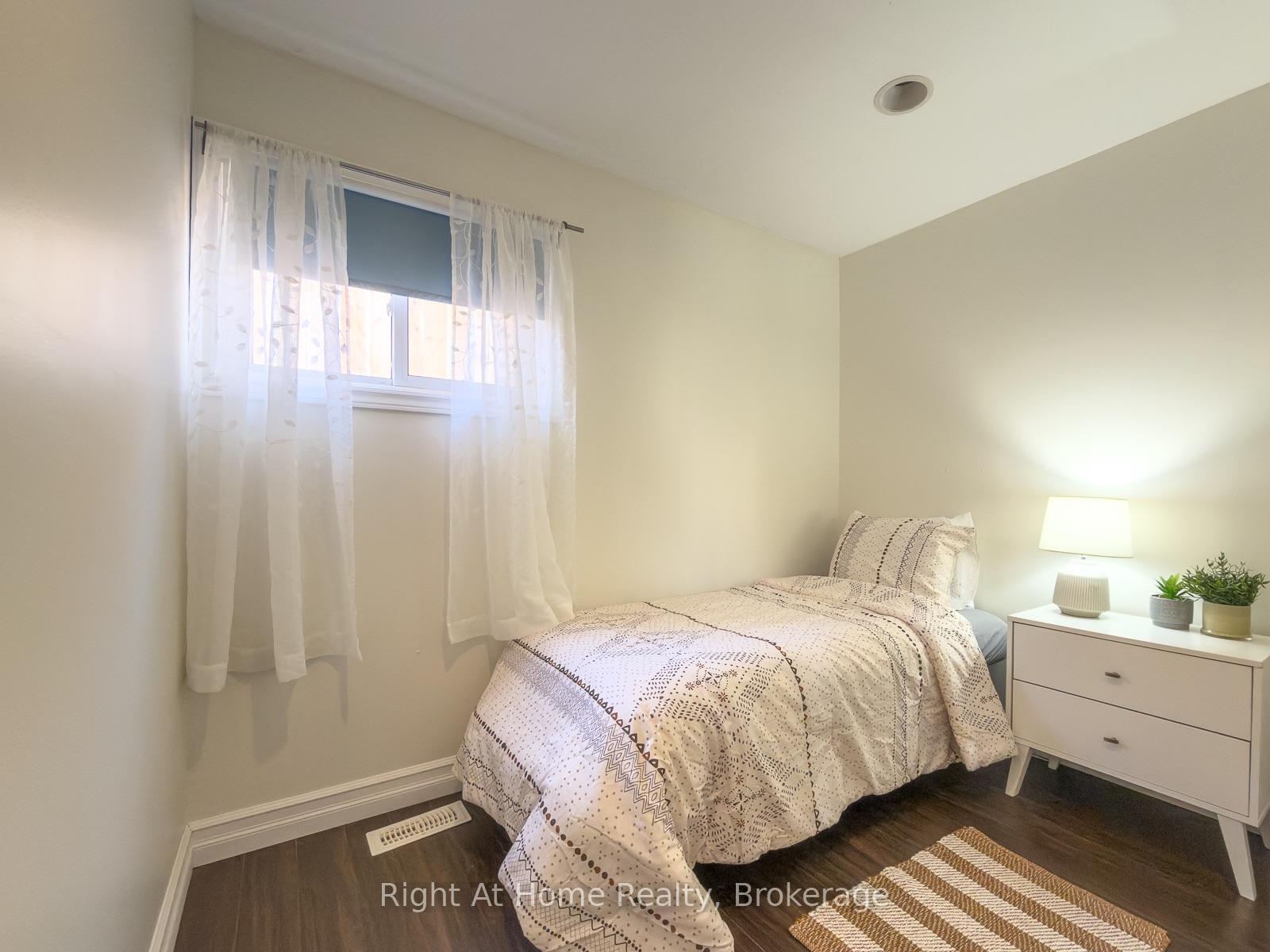 Photo 11 of 166 Catharine Street, Belleville, Belleville Ward — HOMEH