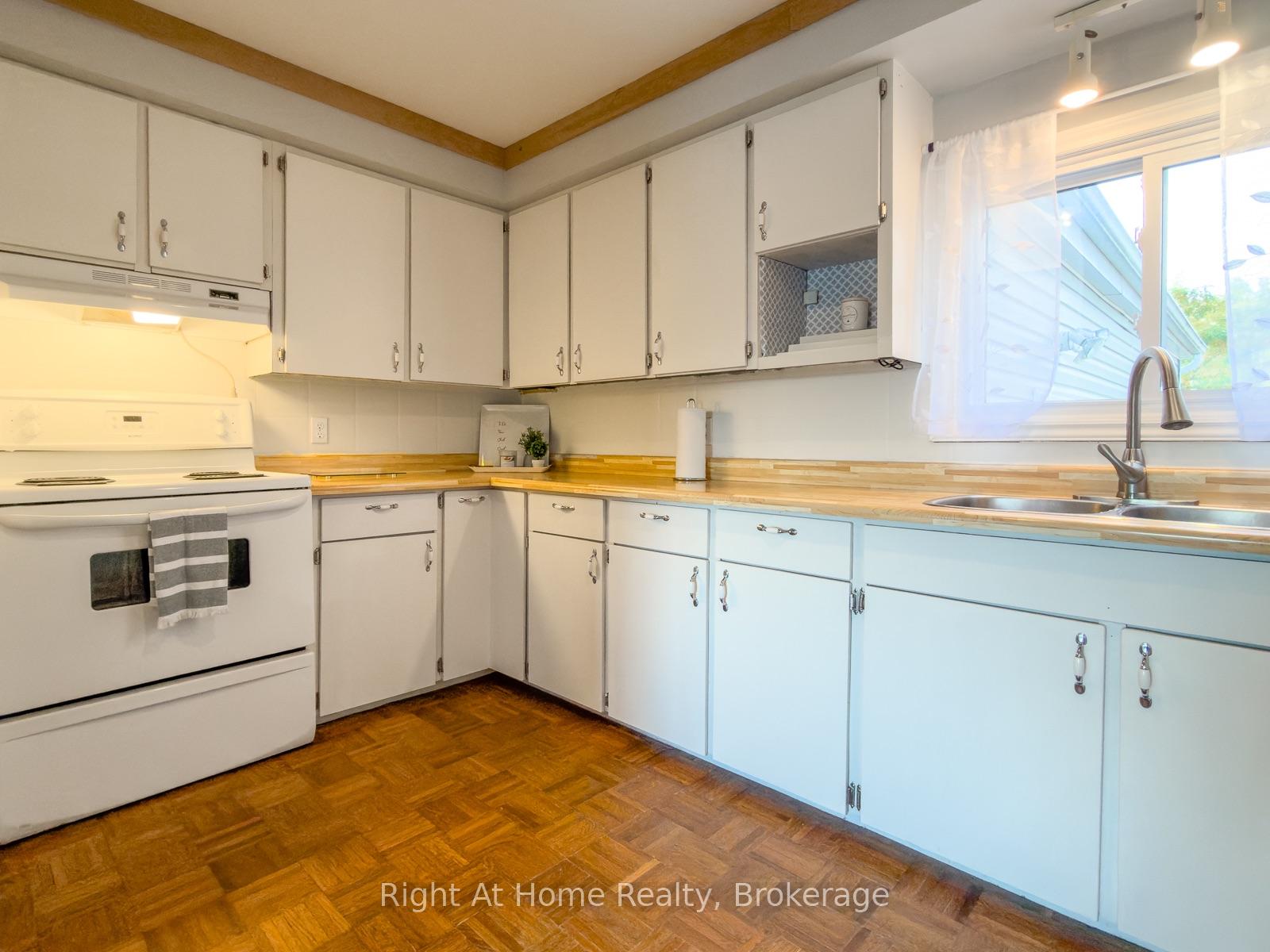 Photo 23 of 166 Catharine Street, Belleville, Belleville Ward — HOMEH