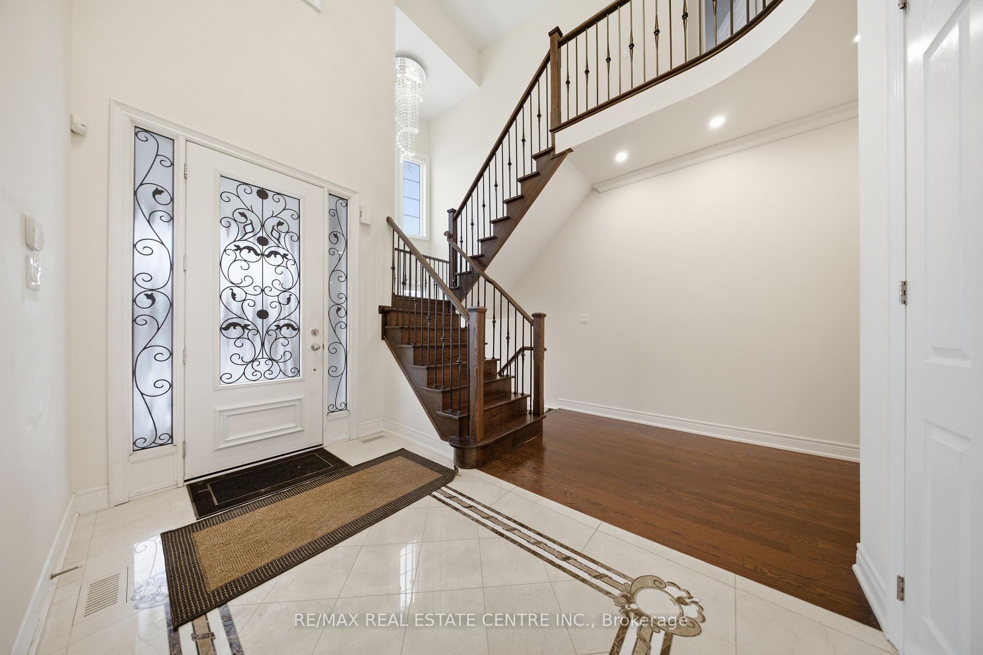 Photo 4 of 3290 Erin Centre Boulevard, Mississauga, Churchill Meadows — HOMEH