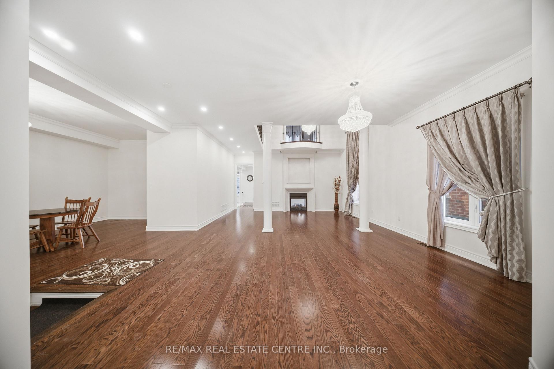 Photo 6 of 3290 Erin Centre Boulevard, Mississauga, Churchill Meadows — HOMEH