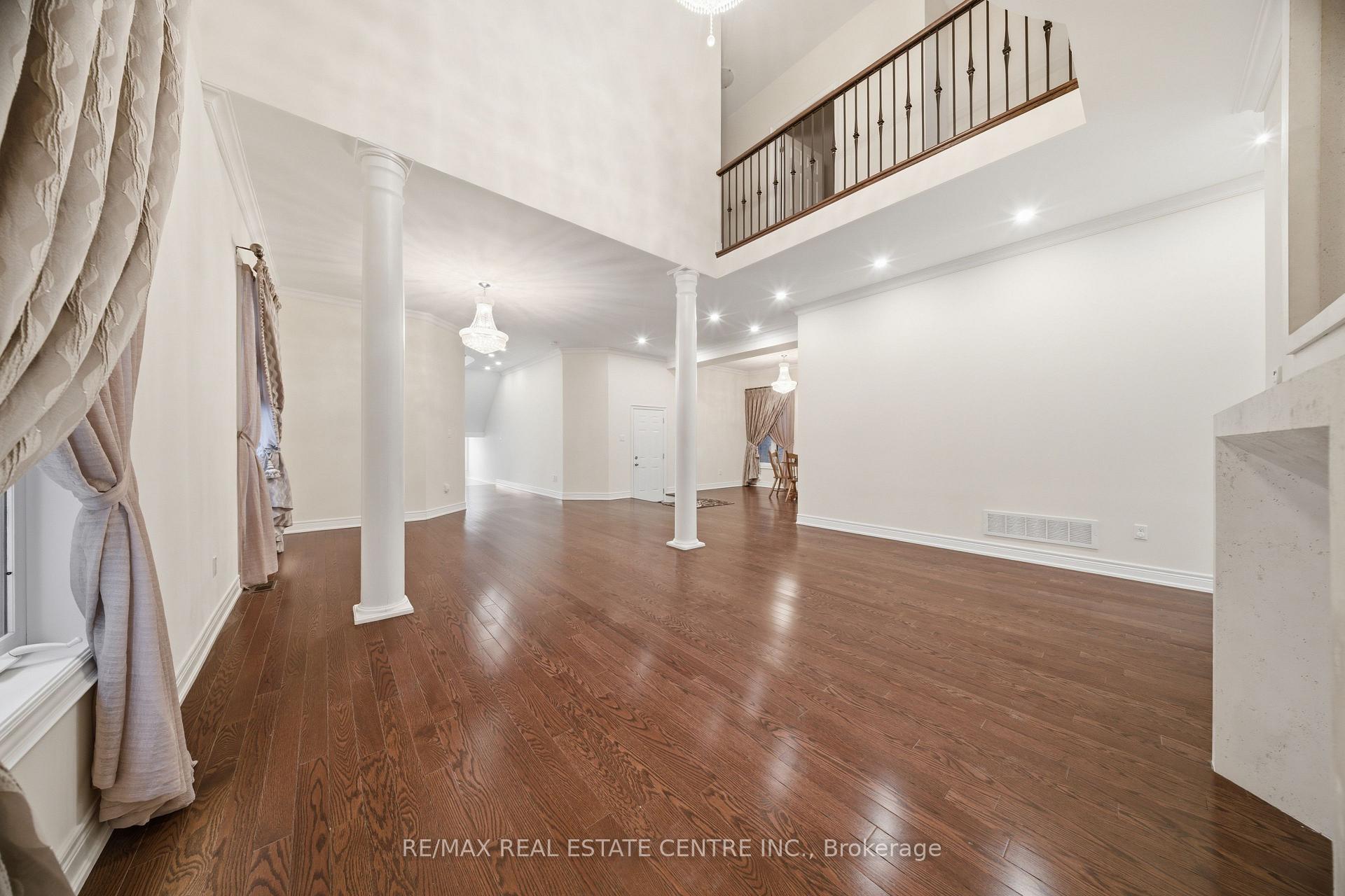 Photo 9 of 3290 Erin Centre Boulevard, Mississauga, Churchill Meadows — HOMEH