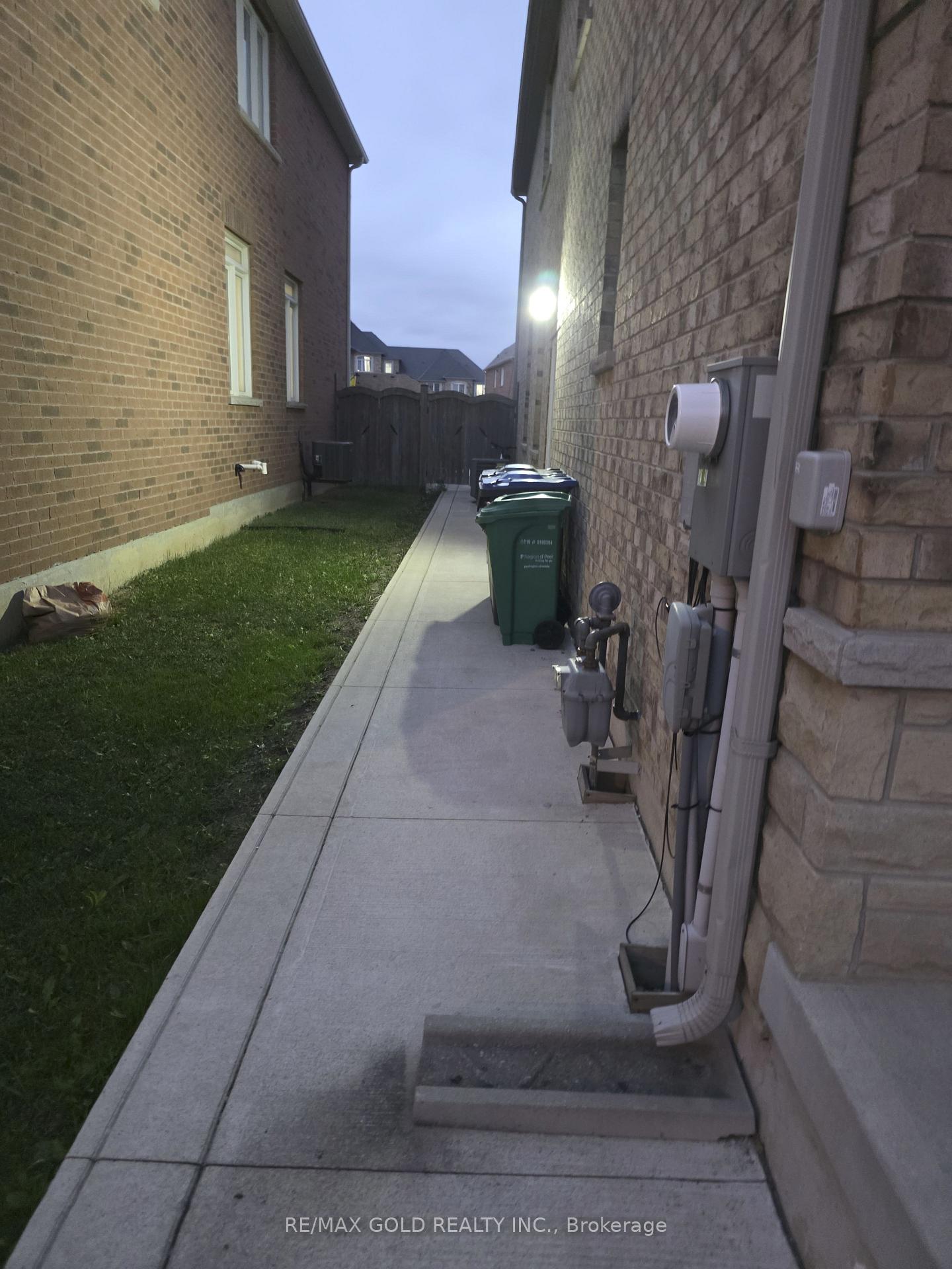 Photo 4 of Unit BASEMENT, 37 Lorenzo Circle, Brampton, Sandringham-Wellington — HOMEH