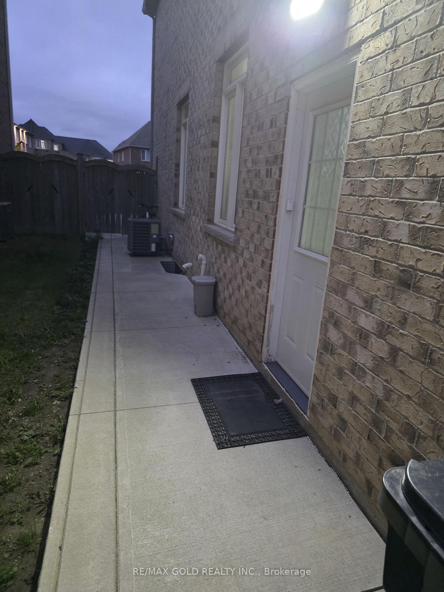 Photo 5 of Unit BASEMENT, 37 Lorenzo Circle, Brampton, Sandringham-Wellington — HOMEH