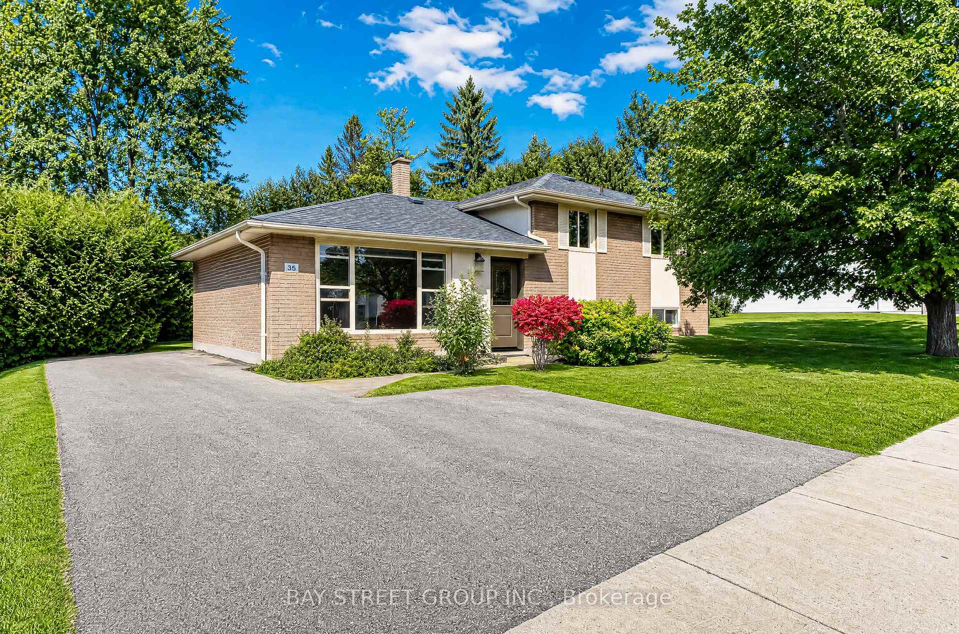 Photo 1 of 35 Kemano Road, Aurora, Aurora Heights — HOMEH